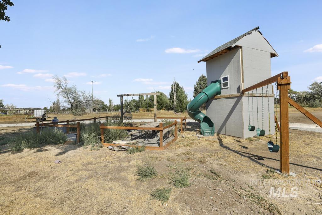 3762 N 2200 E, Filer, Idaho 83328, 3 Bedrooms, 2 Bathrooms, Residential For Sale, Price $400,000,MLS 98999013