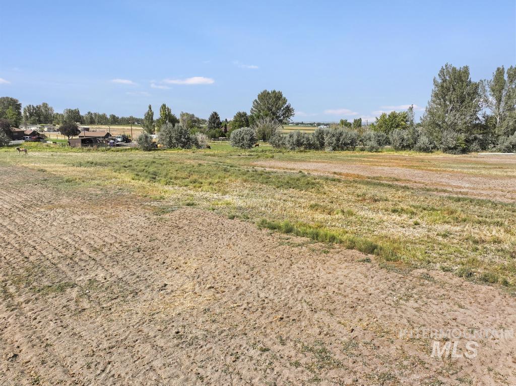 3762 N 2200 E, Filer, Idaho 83328, 3 Bedrooms, 2 Bathrooms, Residential For Sale, Price $400,000,MLS 98999013