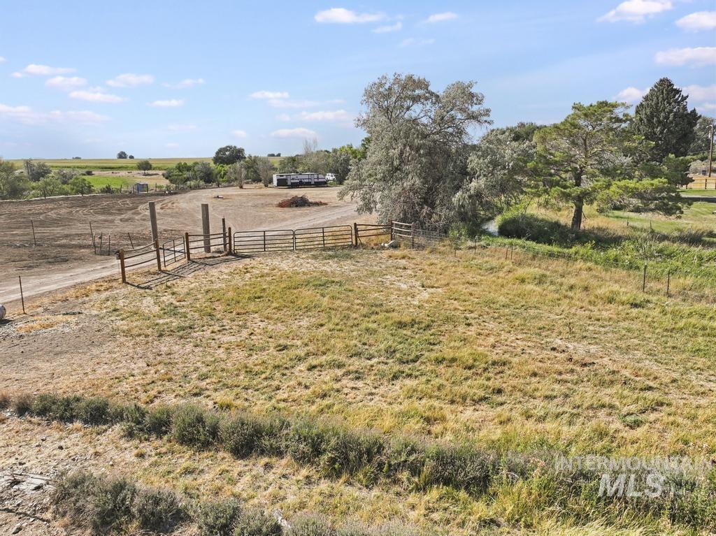 3762 N 2200 E, Filer, Idaho 83328, 3 Bedrooms, 2 Bathrooms, Residential For Sale, Price $400,000,MLS 98999013