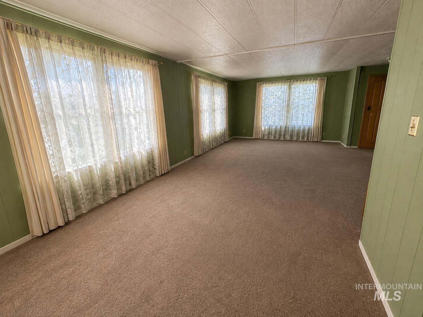 3762 N 2200 E, Filer, Idaho 83328, 3 Bedrooms, 2 Bathrooms, Residential For Sale, Price $400,000,MLS 98999013