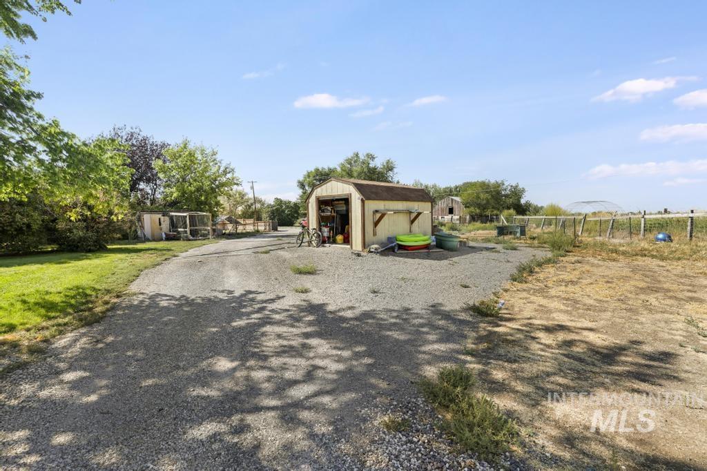 3762 N 2200 E, Filer, Idaho 83328, 3 Bedrooms, 2 Bathrooms, Residential For Sale, Price $400,000,MLS 98999013