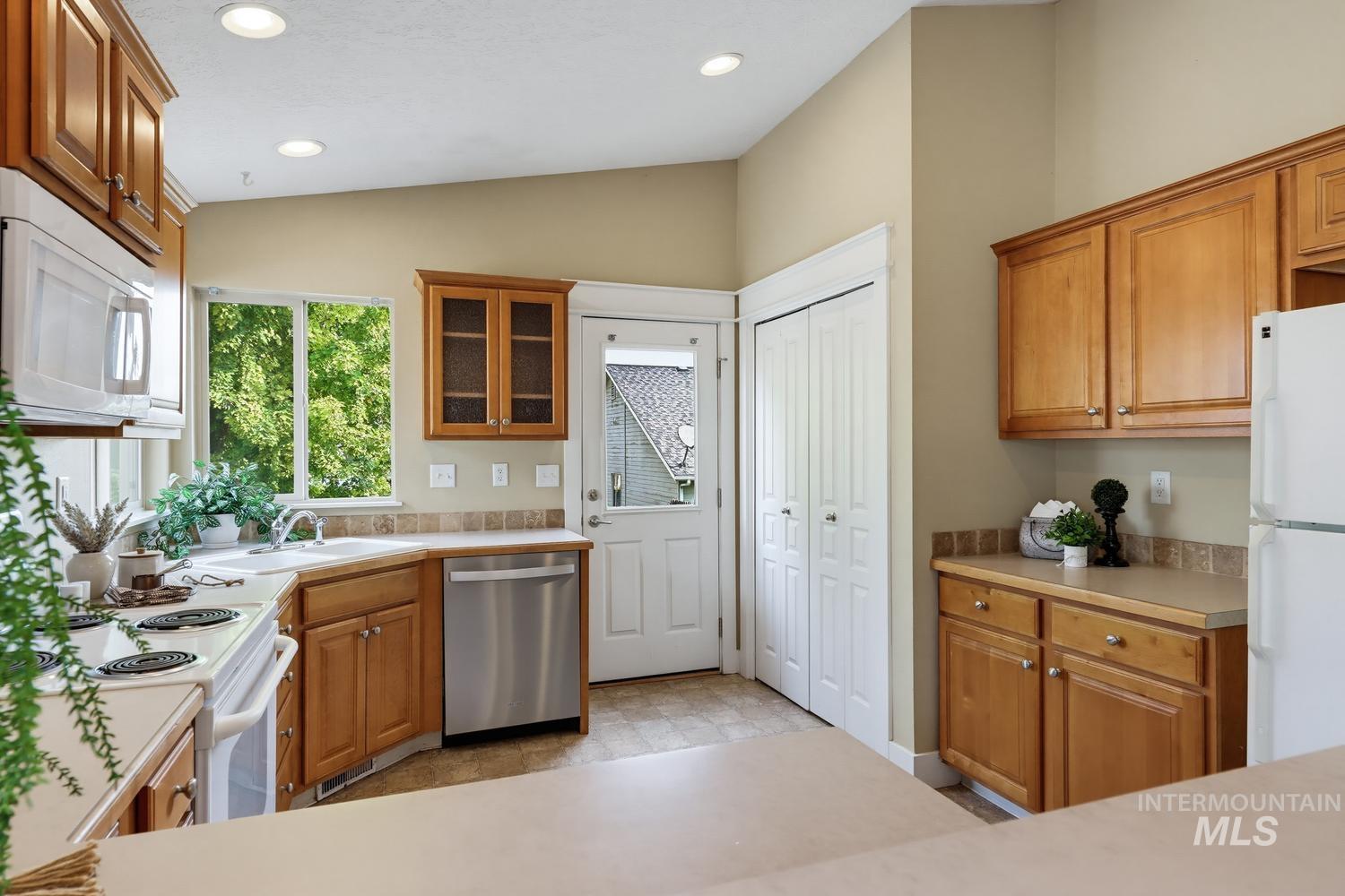9702 W Amity, Boise, Idaho 83709, 3 Bedrooms, 2 Bathrooms, Residential For Sale, Price $409,900, 98999014