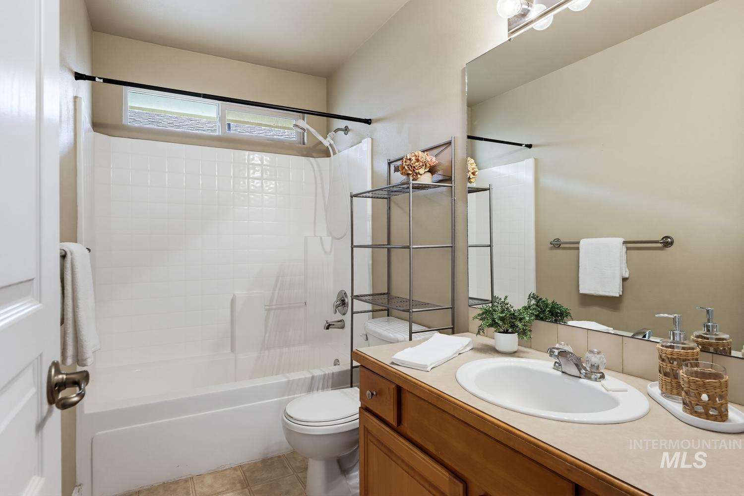 9702 W Amity, Boise, Idaho 83709, 3 Bedrooms, 2 Bathrooms, Residential For Sale, Price $409,900, 98999014