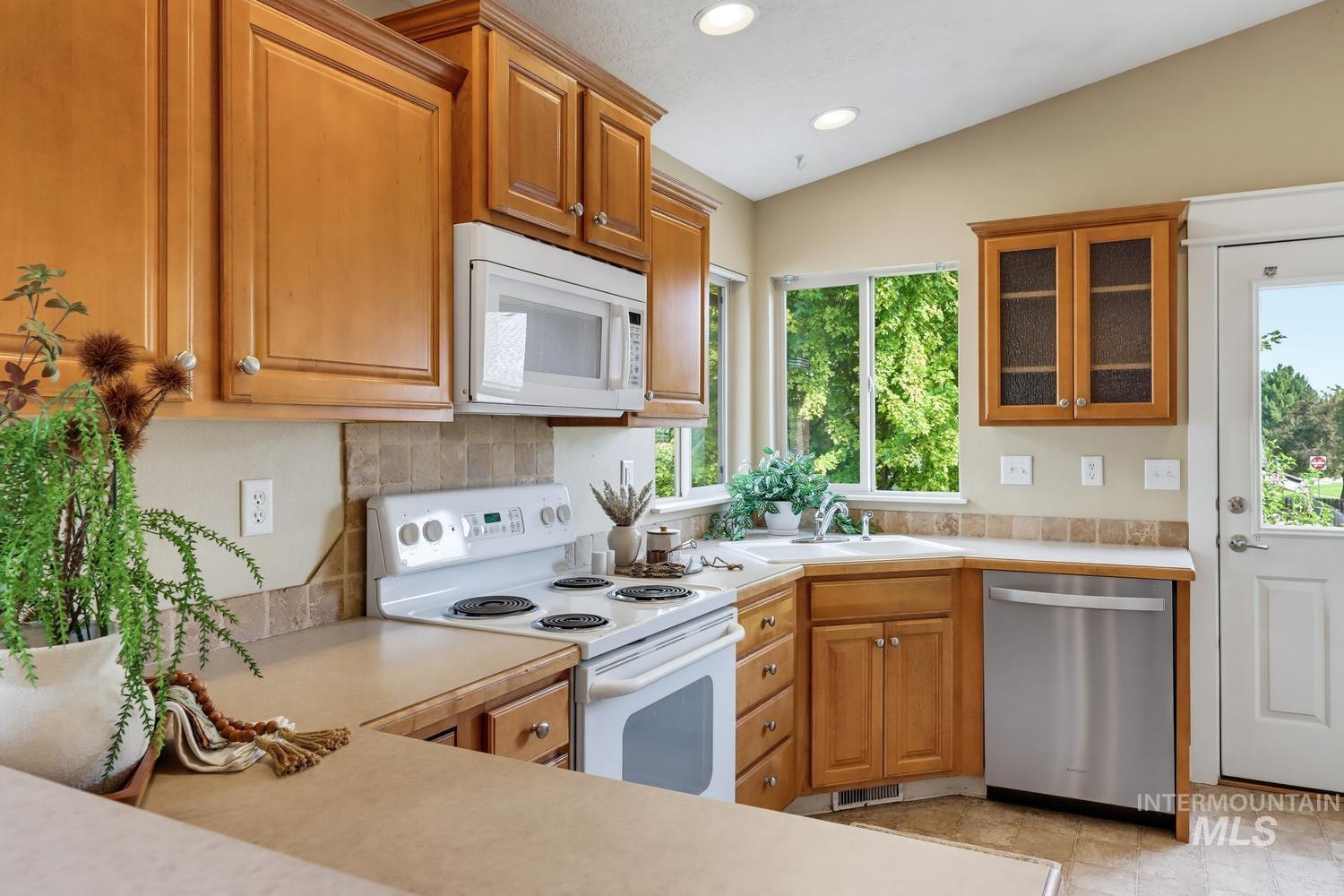 9702 W Amity, Boise, Idaho 83709, 3 Bedrooms, 2 Bathrooms, Residential For Sale, Price $409,900, 98999014