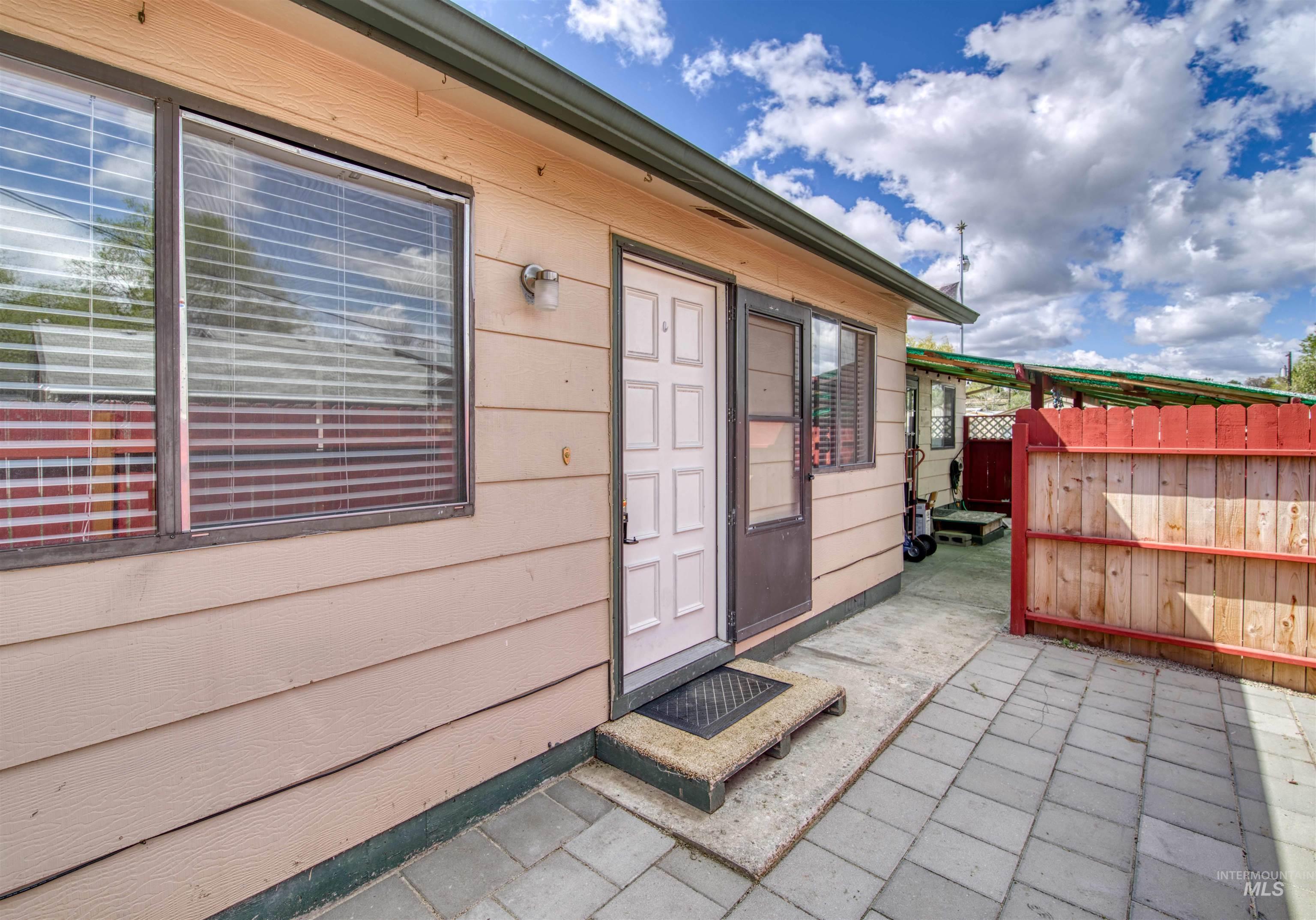 2708 Kerr Unit #1 & #2, Boise, Idaho 83705, 2 Bedrooms, 1 Bathroom, Residential Income For Sale, Price $475,000,MLS 98999019