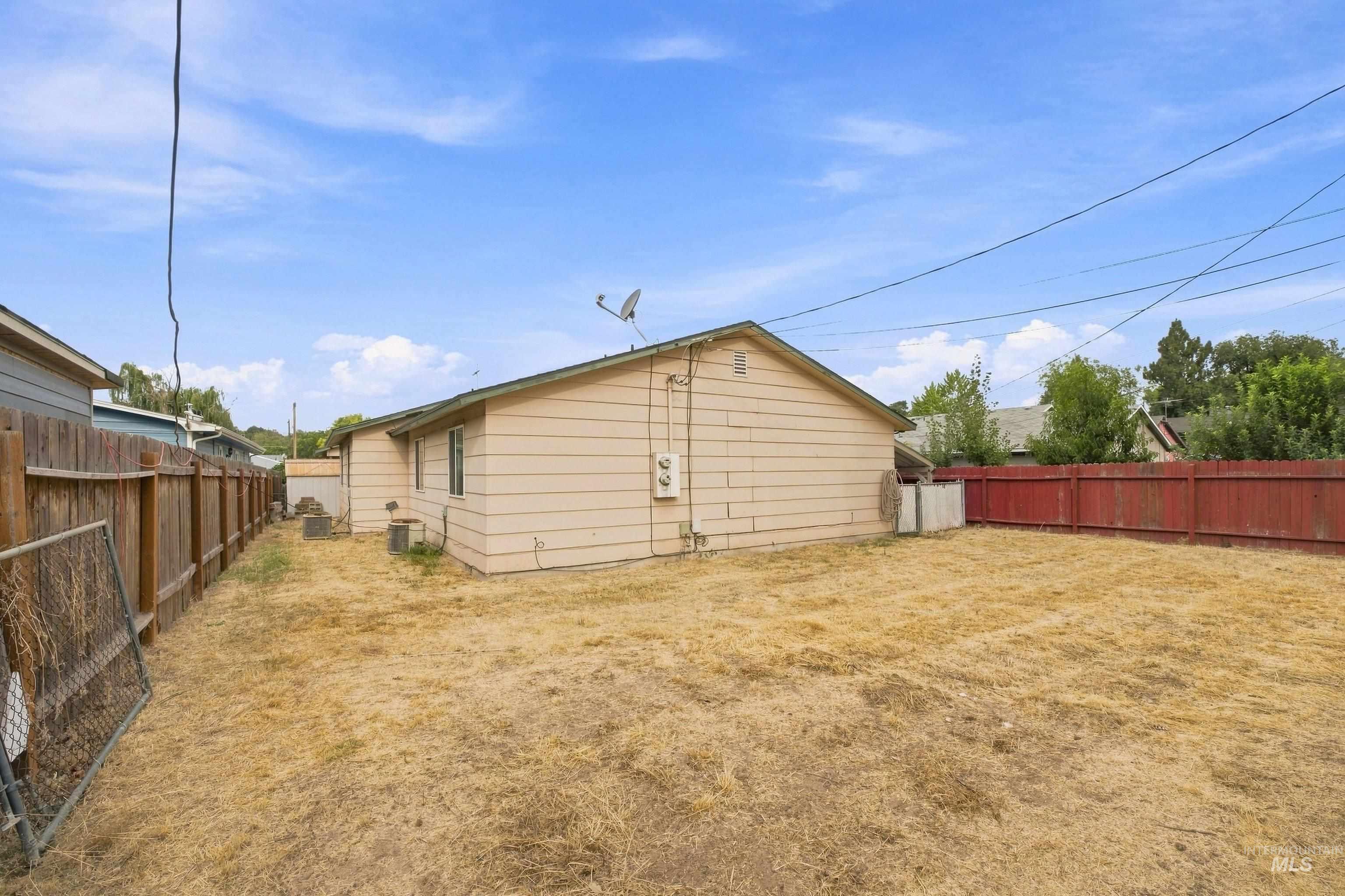 2708 Kerr Unit #1 & #2, Boise, Idaho 83705, 2 Bedrooms, 1 Bathroom, Residential Income For Sale, Price $475,000,MLS 98999019