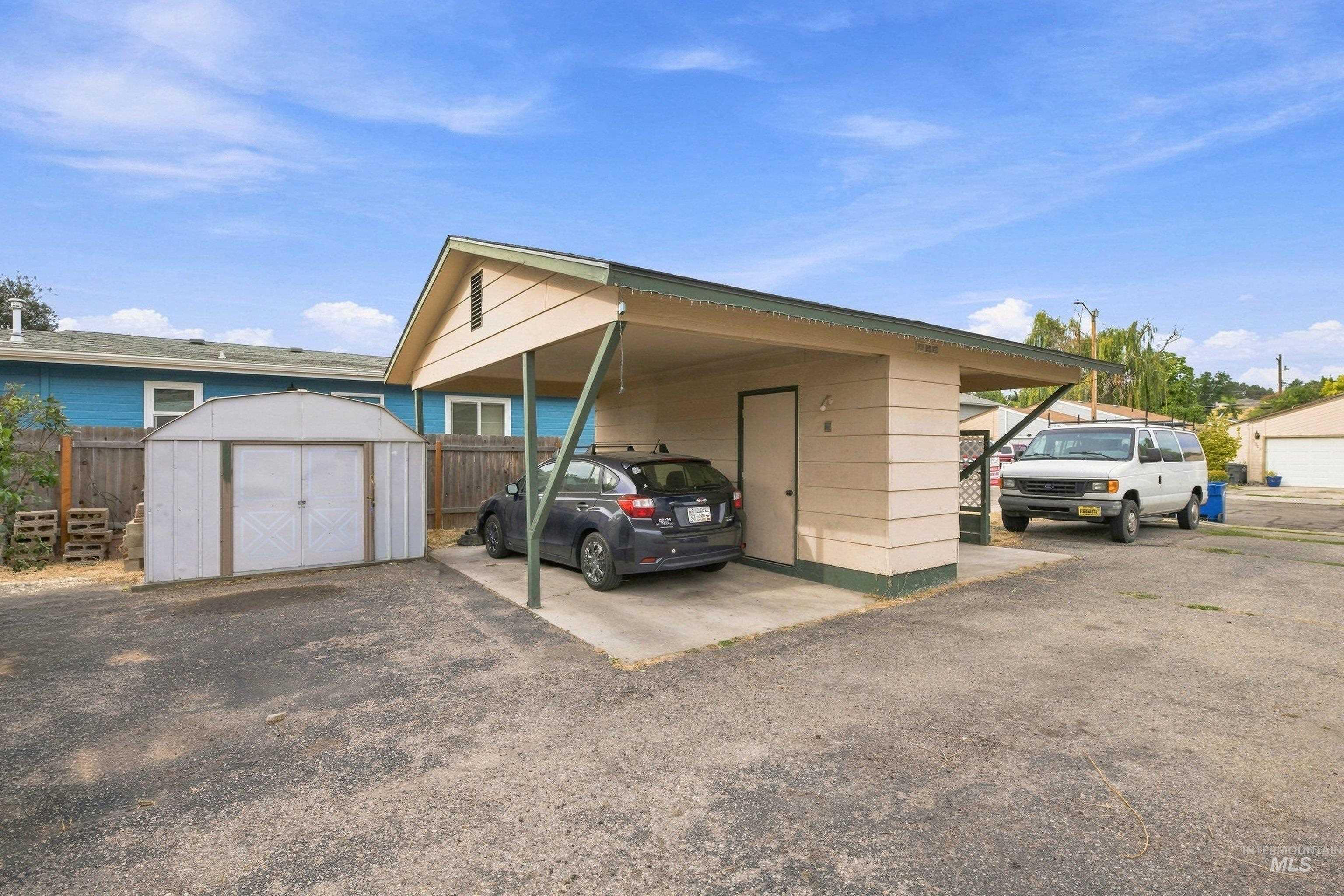2708 Kerr Unit #1 & #2, Boise, Idaho 83705, 2 Bedrooms, 1 Bathroom, Residential Income For Sale, Price $475,000,MLS 98999019