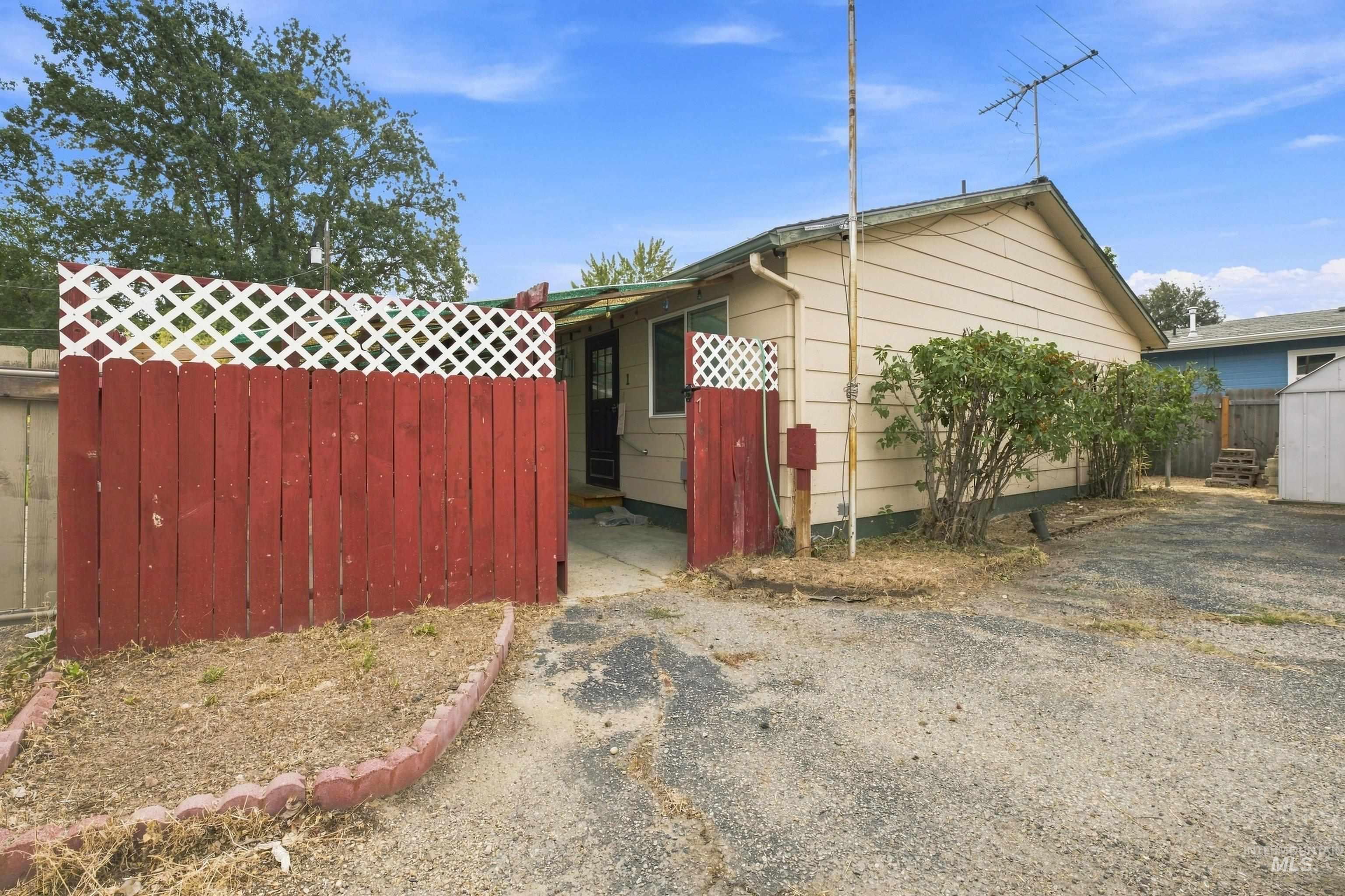 2708 Kerr Unit #1 & #2, Boise, Idaho 83705, 2 Bedrooms, 1 Bathroom, Residential Income For Sale, Price $475,000,MLS 98999019