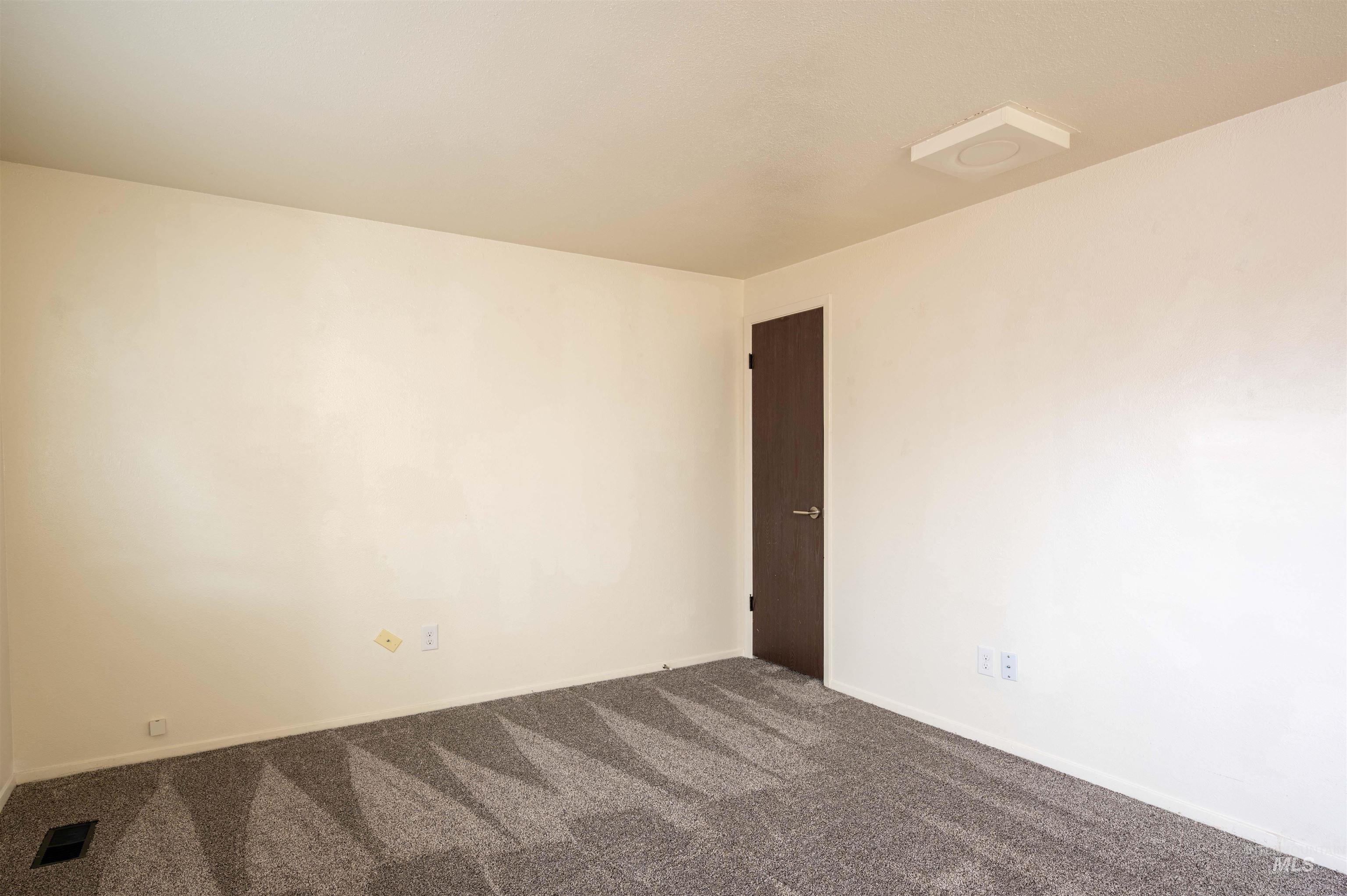 2708 Kerr Unit #1 & #2, Boise, Idaho 83705, 2 Bedrooms, 1 Bathroom, Residential Income For Sale, Price $475,000,MLS 98999019