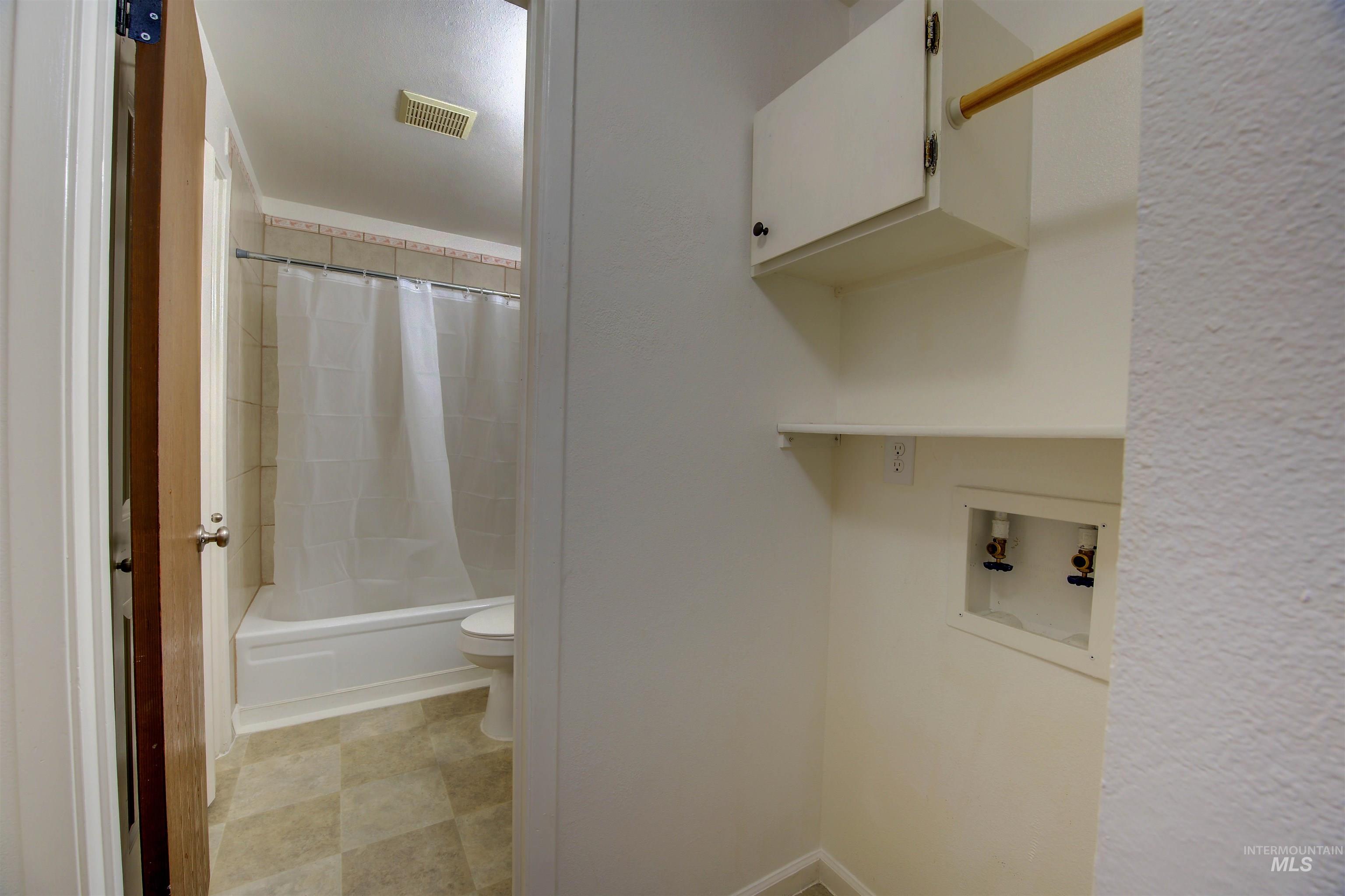 2708 Kerr Unit #1 & #2, Boise, Idaho 83705, 2 Bedrooms, 1 Bathroom, Residential Income For Sale, Price $475,000,MLS 98999019
