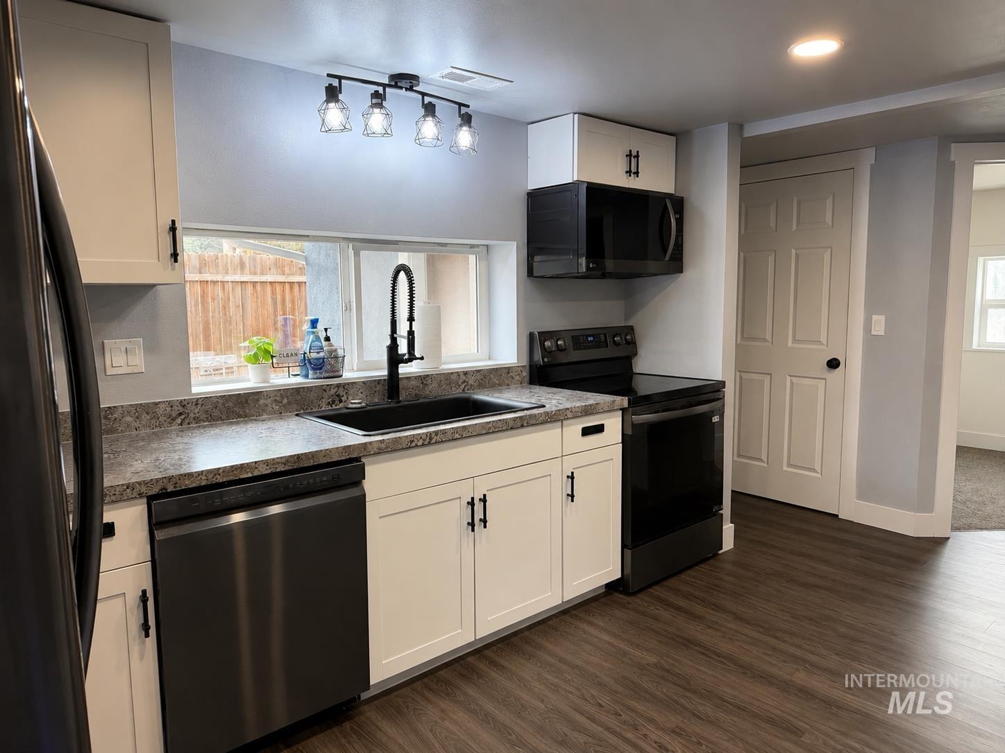 1420 10th Ave South, Nampa, Idaho 83651, 2 Bedrooms, 1 Bathroom, Residential For Sale, Price $318,000,MLS 98999020