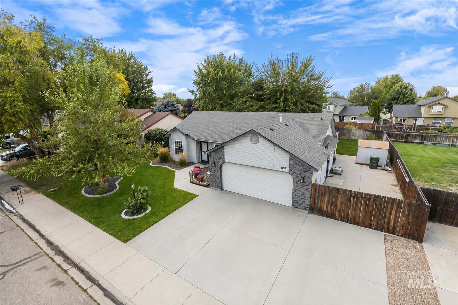 897 S Pelican Way, Meridian, Idaho 83642, 3 Bedrooms, 2 Bathrooms, Residential For Sale, Price $400,000, 98999021