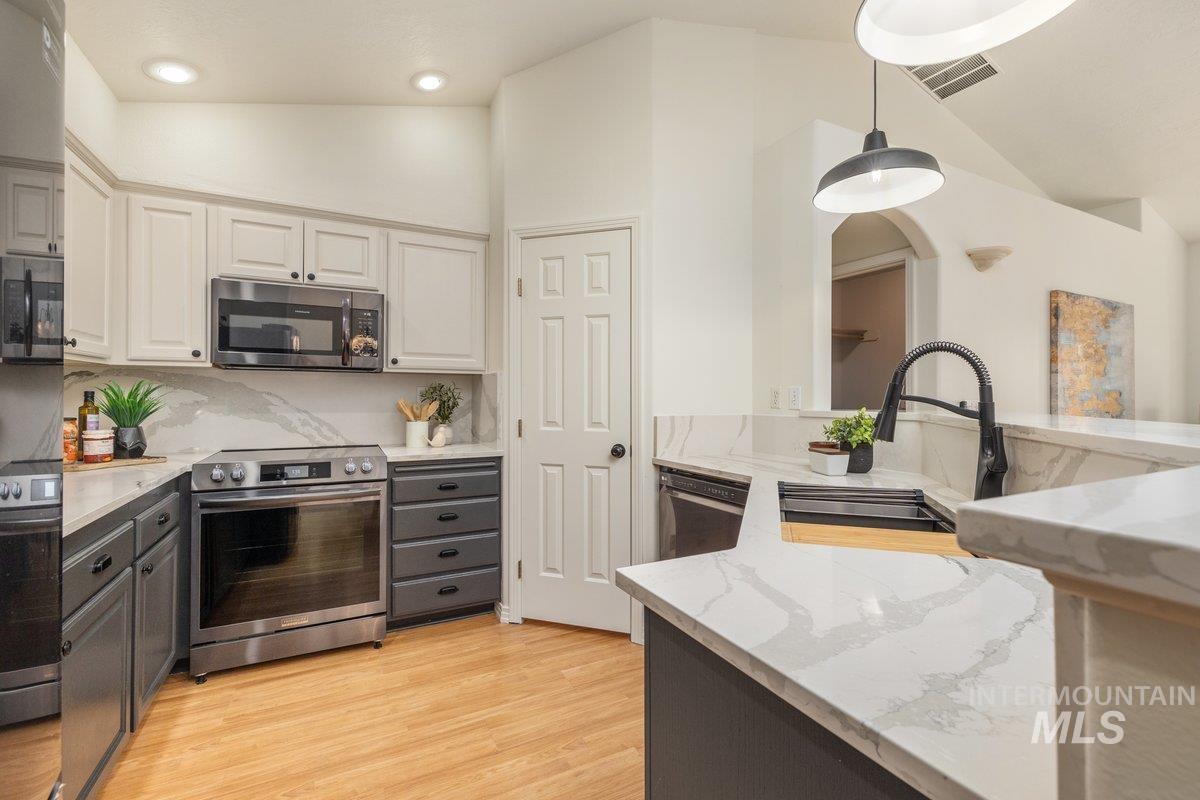 897 S Pelican Way, Meridian, Idaho 83642, 3 Bedrooms, 2 Bathrooms, Residential For Sale, Price $400,000, 98999021