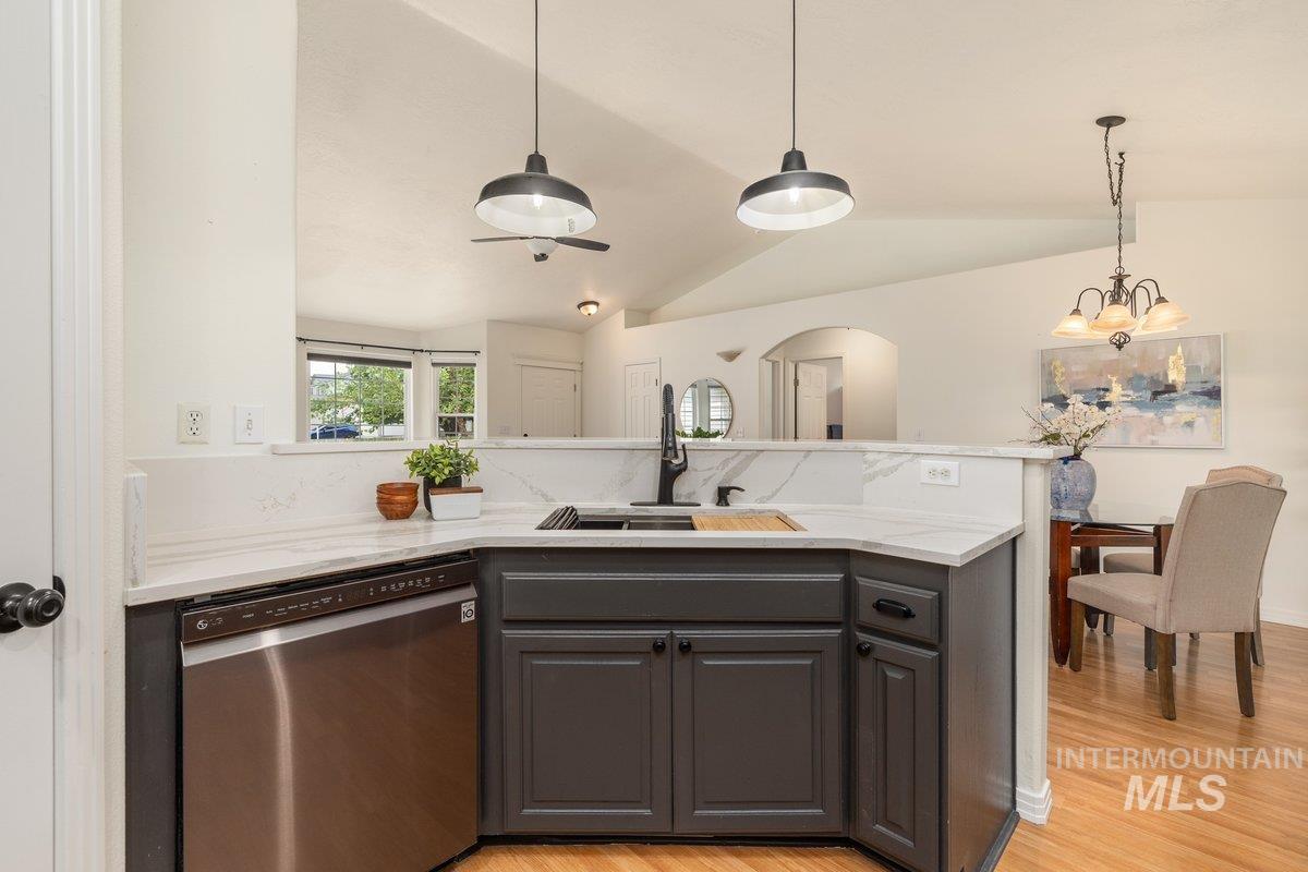 897 S Pelican Way, Meridian, Idaho 83642, 3 Bedrooms, 2 Bathrooms, Residential For Sale, Price $400,000, 98999021