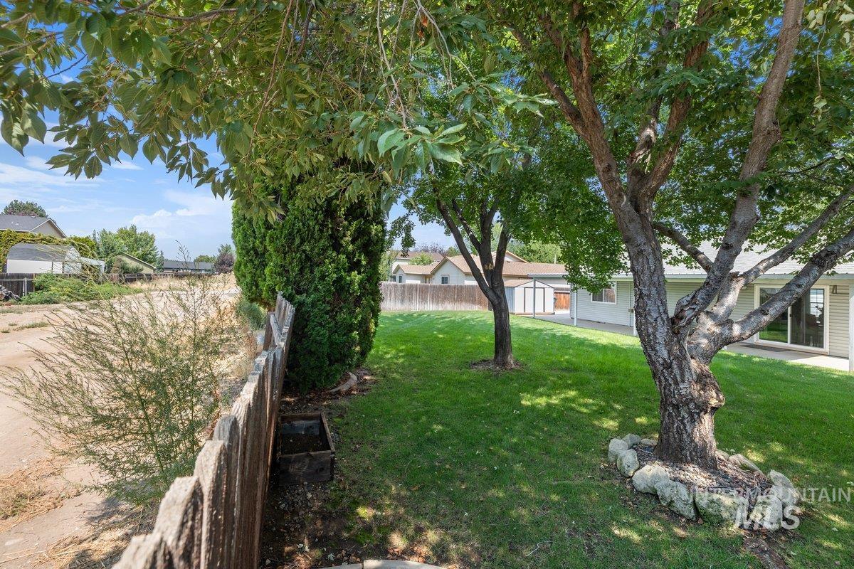 897 S Pelican Way, Meridian, Idaho 83642, 3 Bedrooms, 2 Bathrooms, Residential For Sale, Price $400,000, 98999021