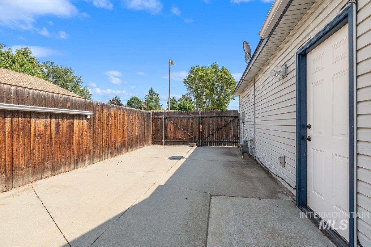897 S Pelican Way, Meridian, Idaho 83642, 3 Bedrooms, 2 Bathrooms, Residential For Sale, Price $400,000, 98999021
