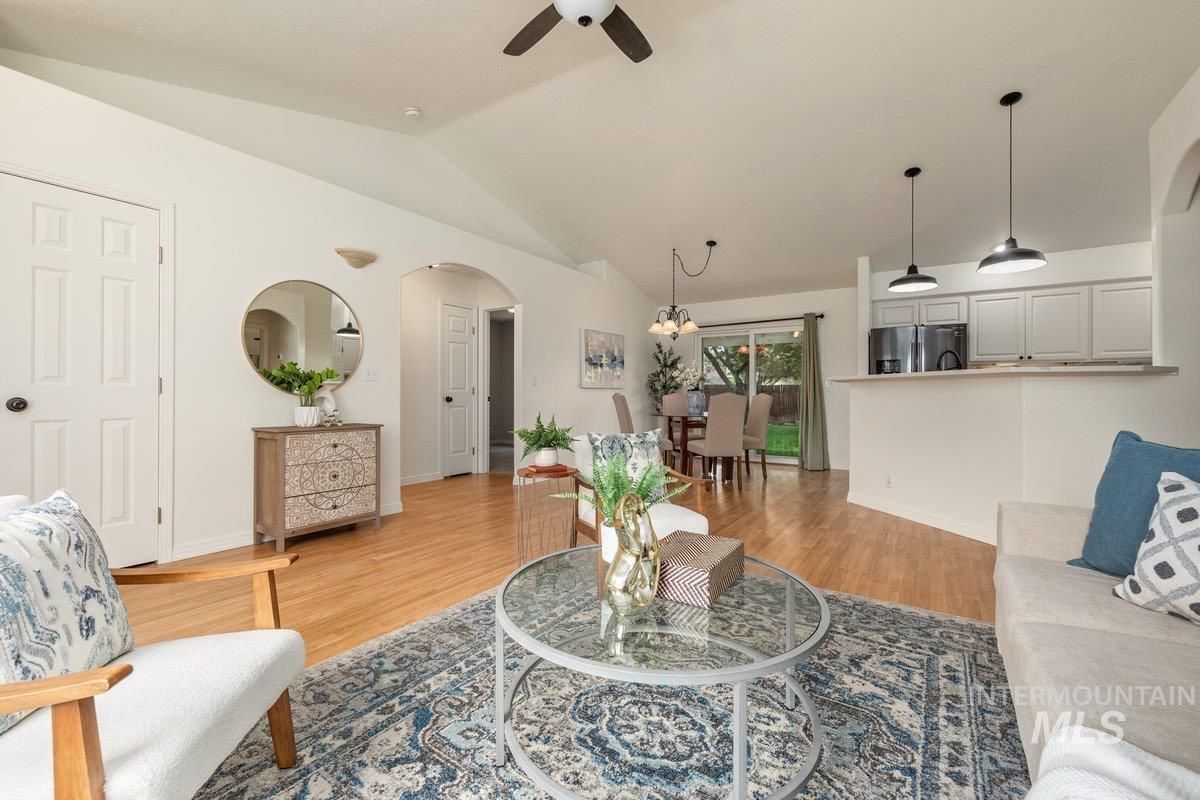 897 S Pelican Way, Meridian, Idaho 83642, 3 Bedrooms, 2 Bathrooms, Residential For Sale, Price $400,000, 98999021