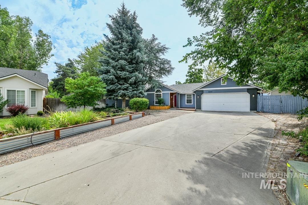 3244 N Linda Vista Pl, Boise, Idaho 83704, 3 Bedrooms, 2 Bathrooms, Residential For Sale, Price $475,000,MLS 98999022