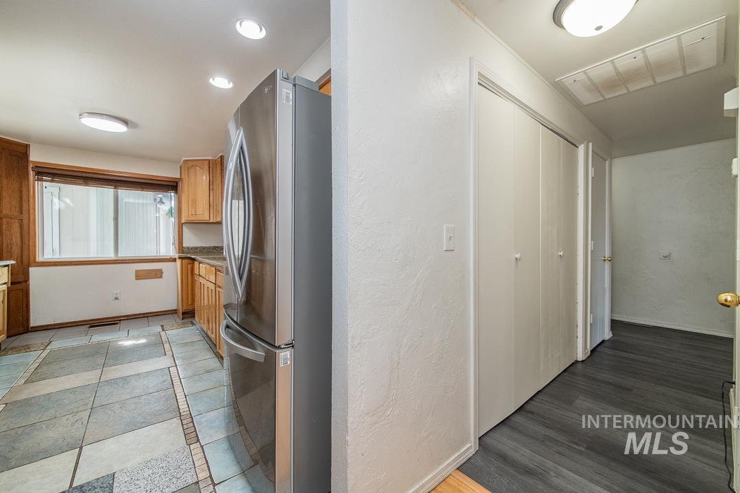3244 N Linda Vista Pl, Boise, Idaho 83704, 3 Bedrooms, 2 Bathrooms, Residential For Sale, Price $475,000,MLS 98999022