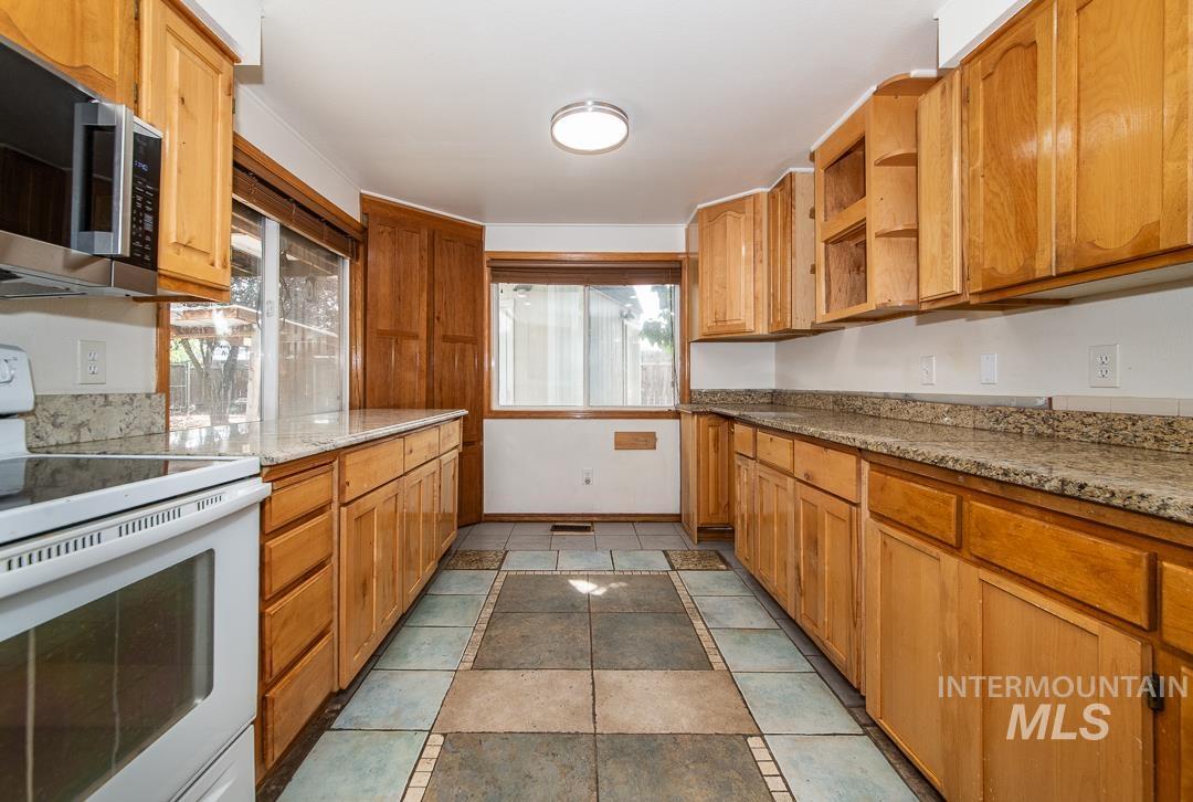 3244 N Linda Vista Pl, Boise, Idaho 83704, 3 Bedrooms, 2 Bathrooms, Residential For Sale, Price $475,000,MLS 98999022
