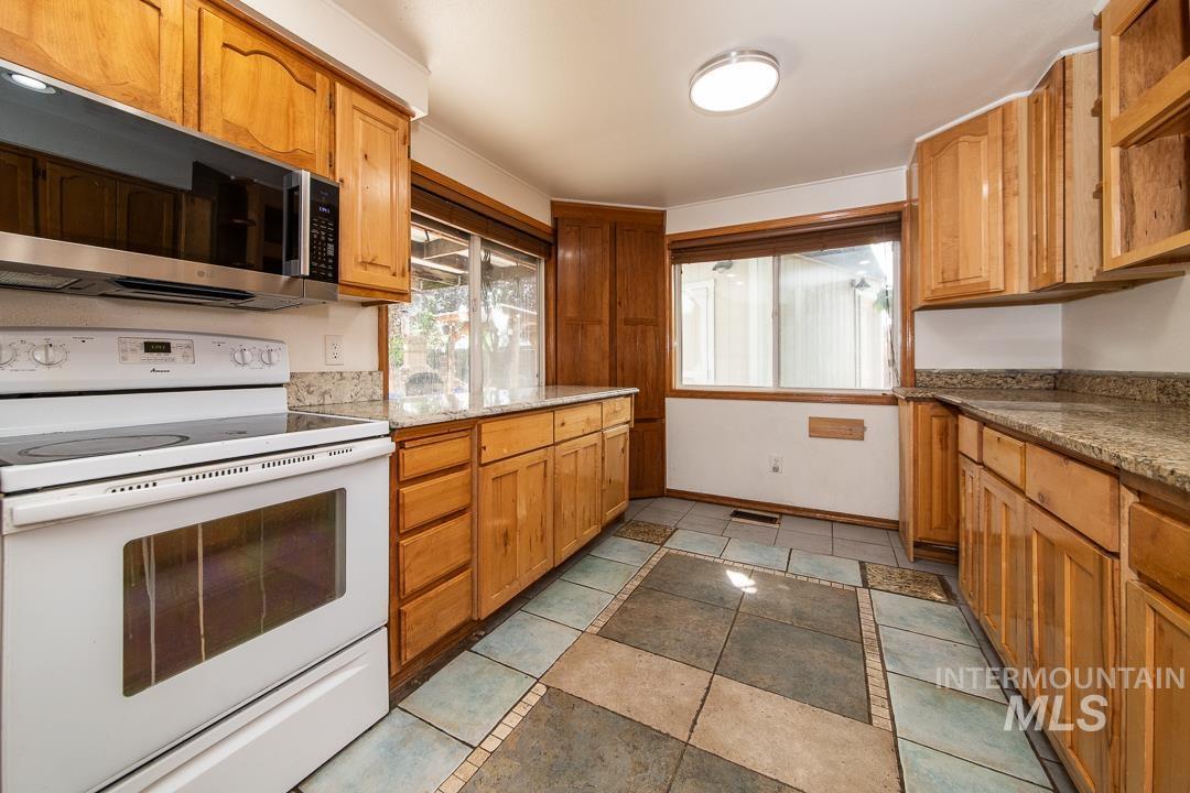 3244 N Linda Vista Pl, Boise, Idaho 83704, 3 Bedrooms, 2 Bathrooms, Residential For Sale, Price $475,000,MLS 98999022