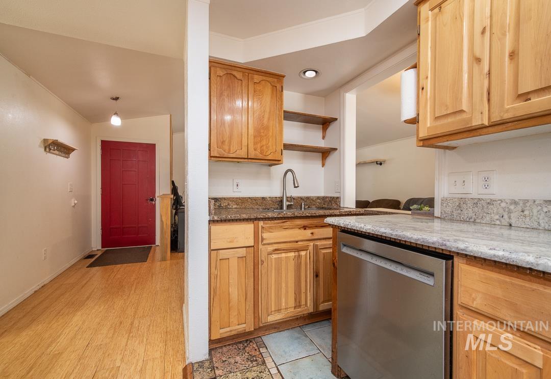 3244 N Linda Vista Pl, Boise, Idaho 83704, 3 Bedrooms, 2 Bathrooms, Residential For Sale, Price $475,000,MLS 98999022