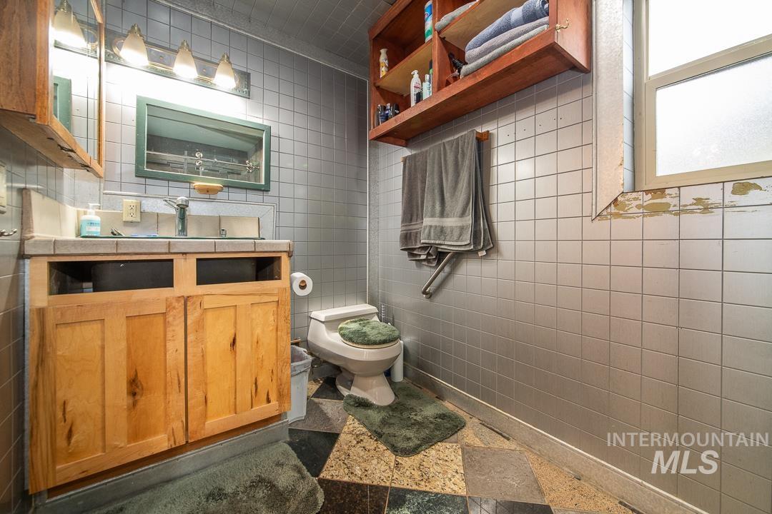 3244 N Linda Vista Pl, Boise, Idaho 83704, 3 Bedrooms, 2 Bathrooms, Residential For Sale, Price $475,000,MLS 98999022