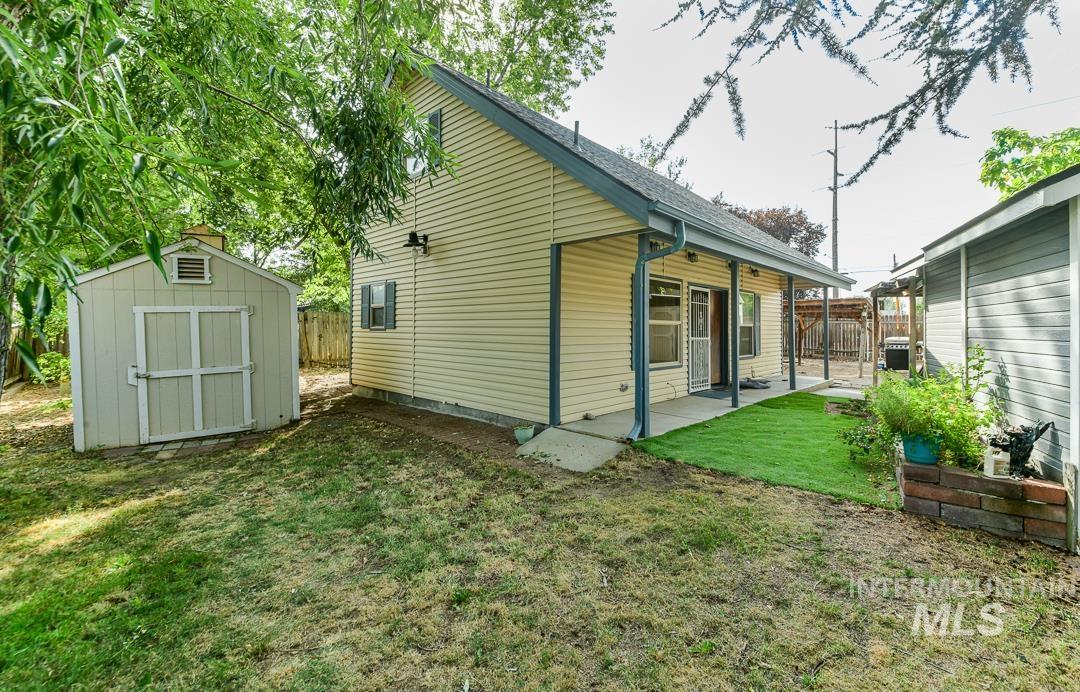 3244 N Linda Vista Pl, Boise, Idaho 83704, 3 Bedrooms, 2 Bathrooms, Residential For Sale, Price $475,000,MLS 98999022