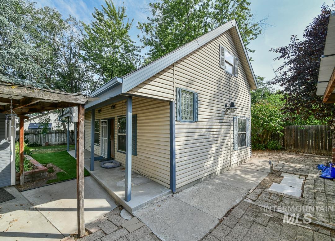 3244 N Linda Vista Pl, Boise, Idaho 83704, 3 Bedrooms, 2 Bathrooms, Residential For Sale, Price $475,000,MLS 98999022
