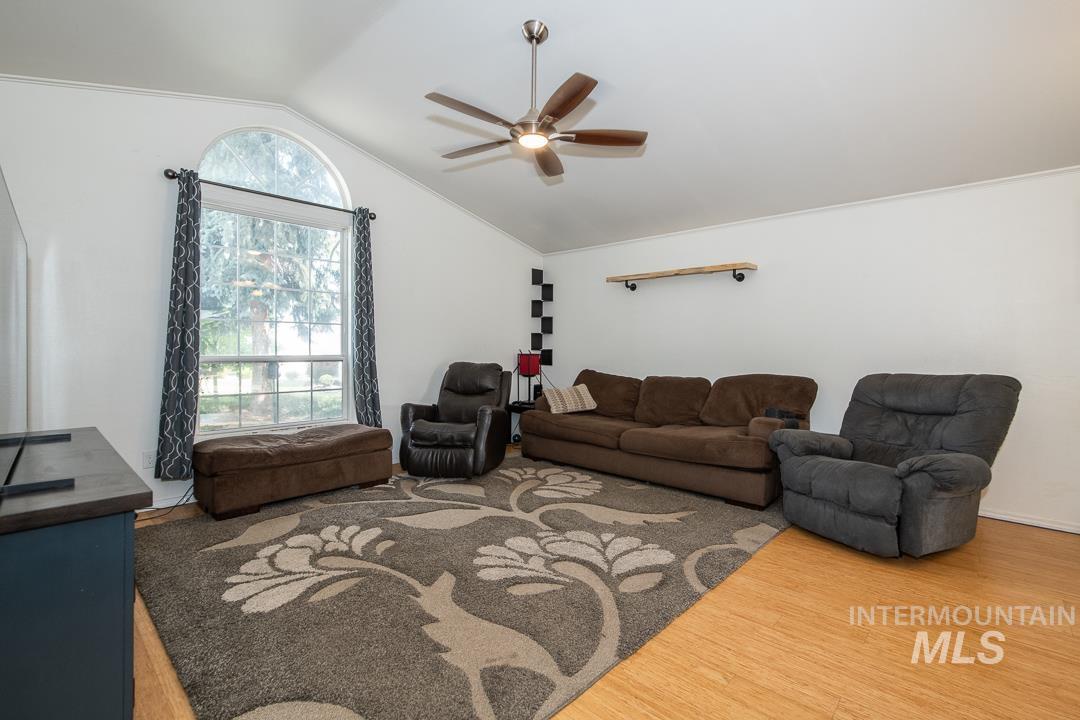 3244 N Linda Vista Pl, Boise, Idaho 83704, 3 Bedrooms, 2 Bathrooms, Residential For Sale, Price $475,000,MLS 98999022