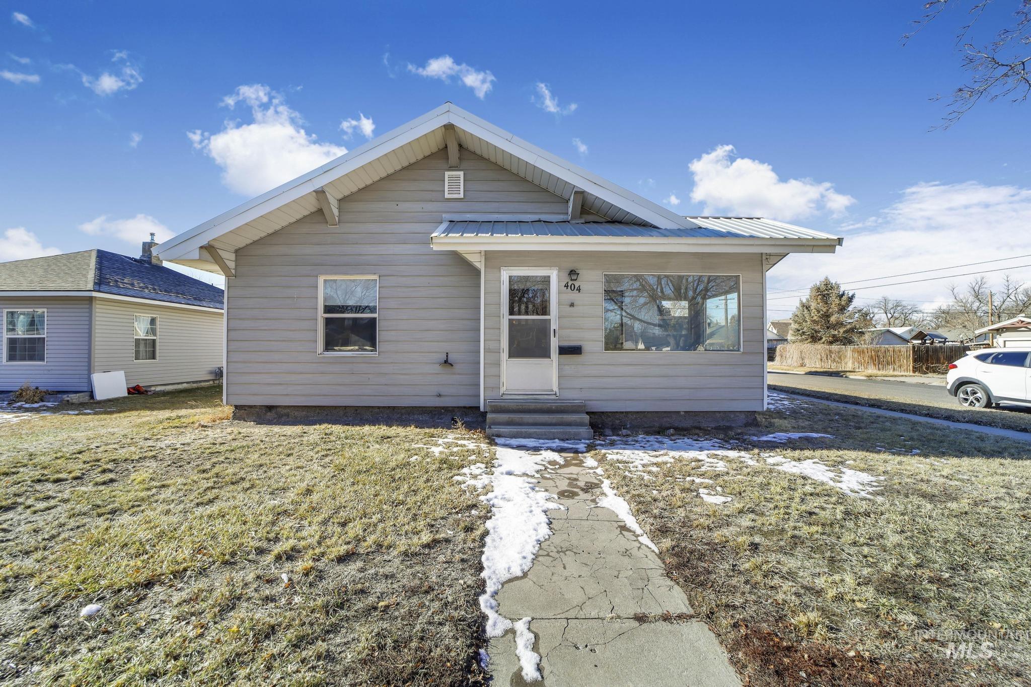 404 7th Ave E, Twin Falls, Idaho 83301, 2 Bedrooms, 2 Bathrooms, Residential For Sale, Price $315,000,MLS 98999024