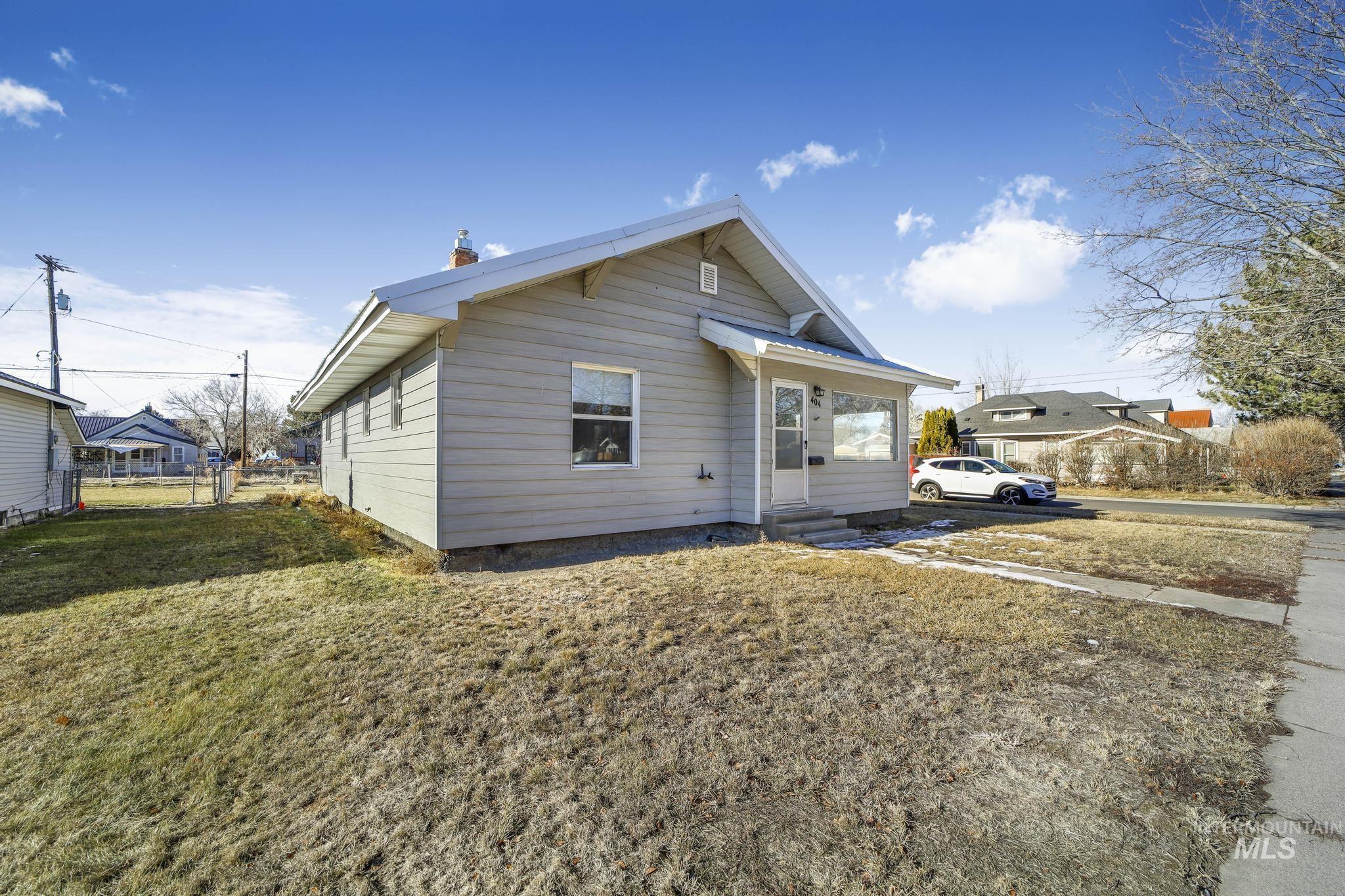 404 7th Ave E, Twin Falls, Idaho 83301, 2 Bedrooms, 2 Bathrooms, Residential For Sale, Price $315,000,MLS 98999024
