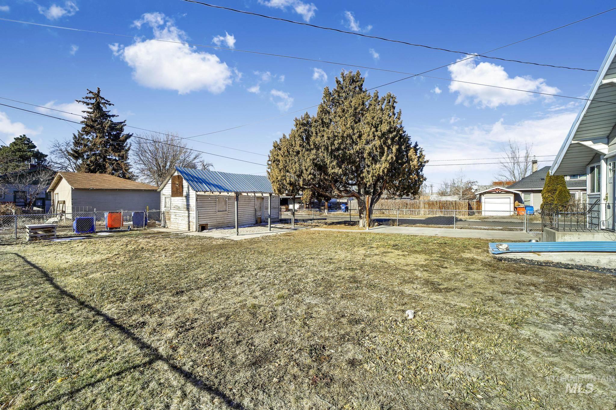 404 7th Ave E, Twin Falls, Idaho 83301, 2 Bedrooms, 2 Bathrooms, Residential For Sale, Price $315,000,MLS 98999024