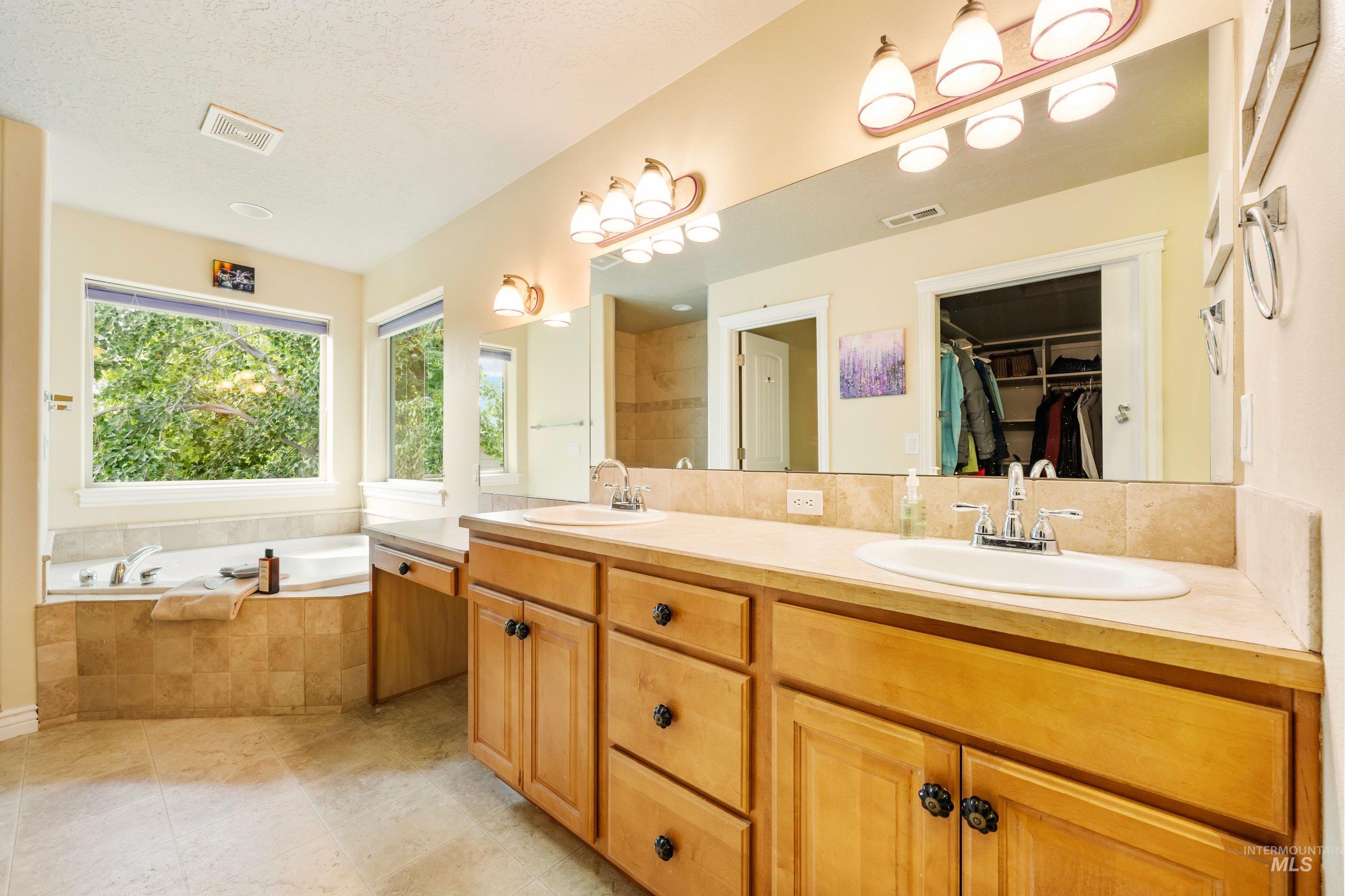 2336 E Summer Dawn Dr, Meridian, Idaho 83646, 4 Bedrooms, 2.5 Bathrooms, Residential For Sale, Price $603,990, 98999027