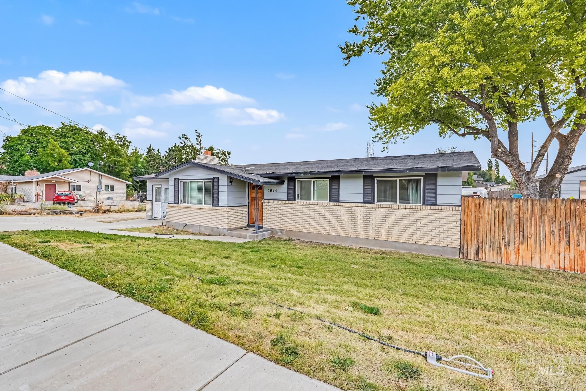 2944 S Cloverdale Rd, Boise, Idaho 83709, 3 Bedrooms, 1 Bathroom, Residential Income For Sale, Price $599,000,MLS 98999028