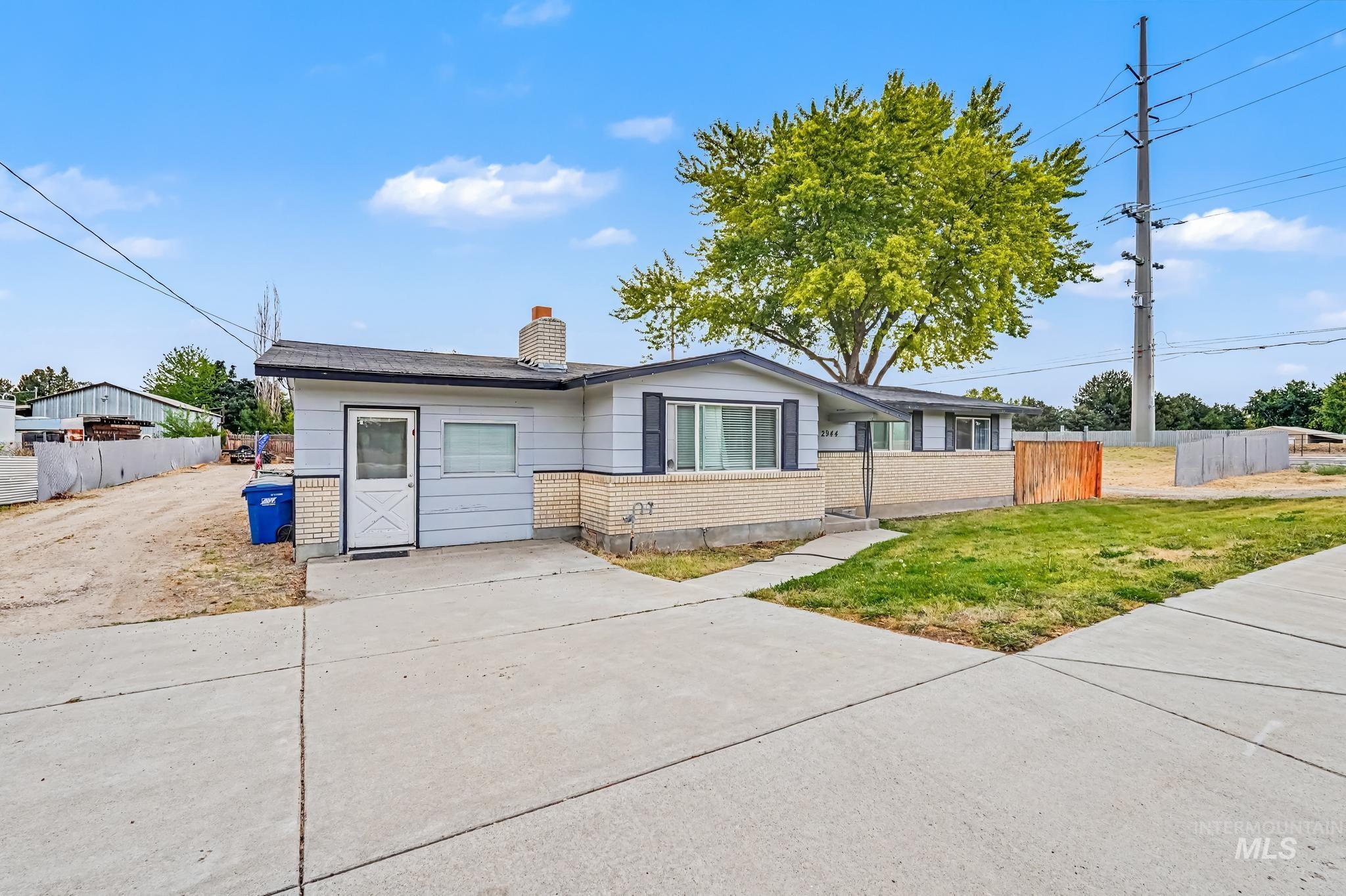 2944 S Cloverdale Rd, Boise, Idaho 83709, 3 Bedrooms, 1 Bathroom, Residential Income For Sale, Price $599,000,MLS 98999028