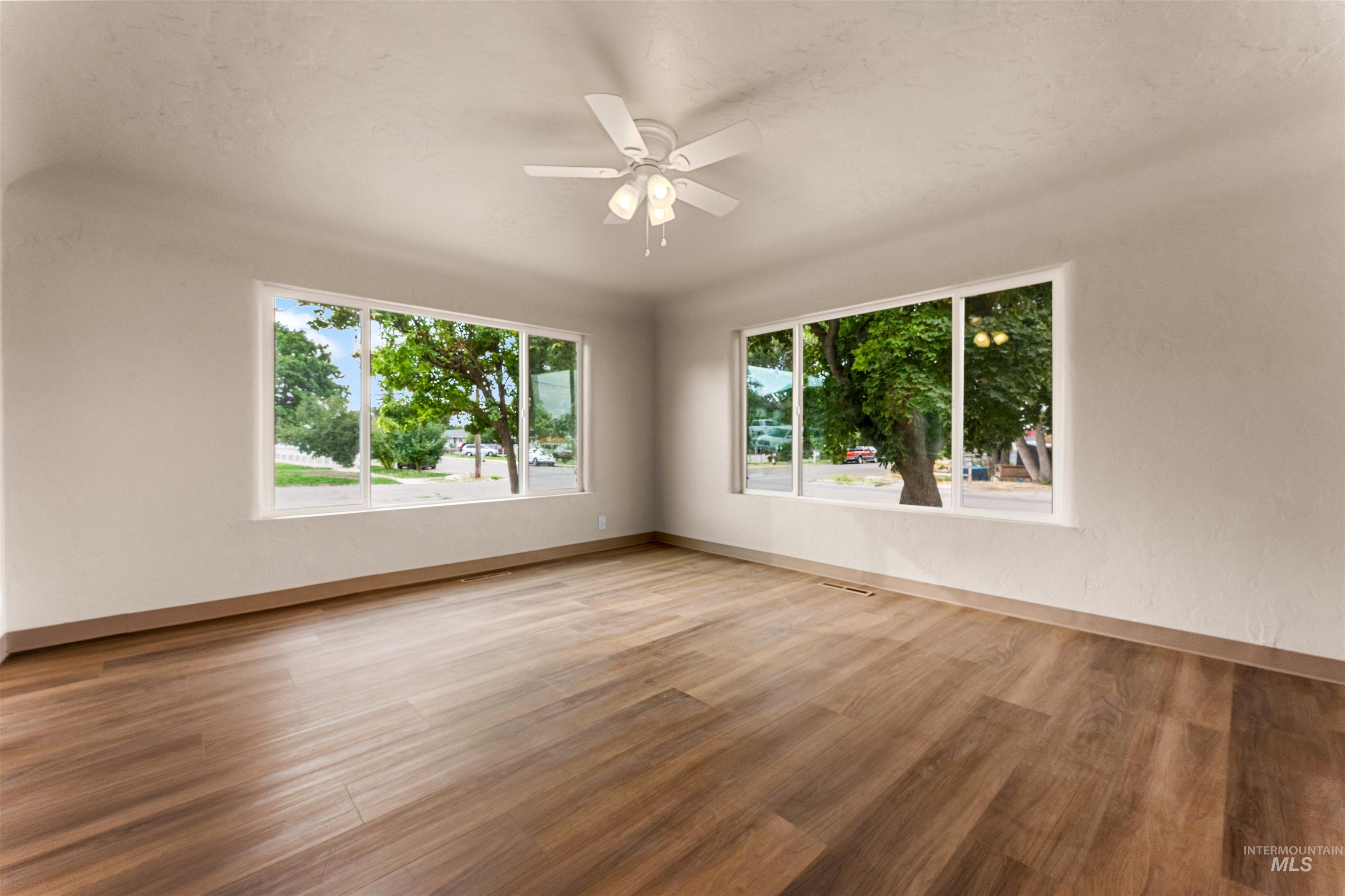 403 N 12 street, Nampa, Idaho 83651, 5 Bedrooms, 2 Bathrooms, Residential Income For Sale, Price $575,000,MLS 98999029