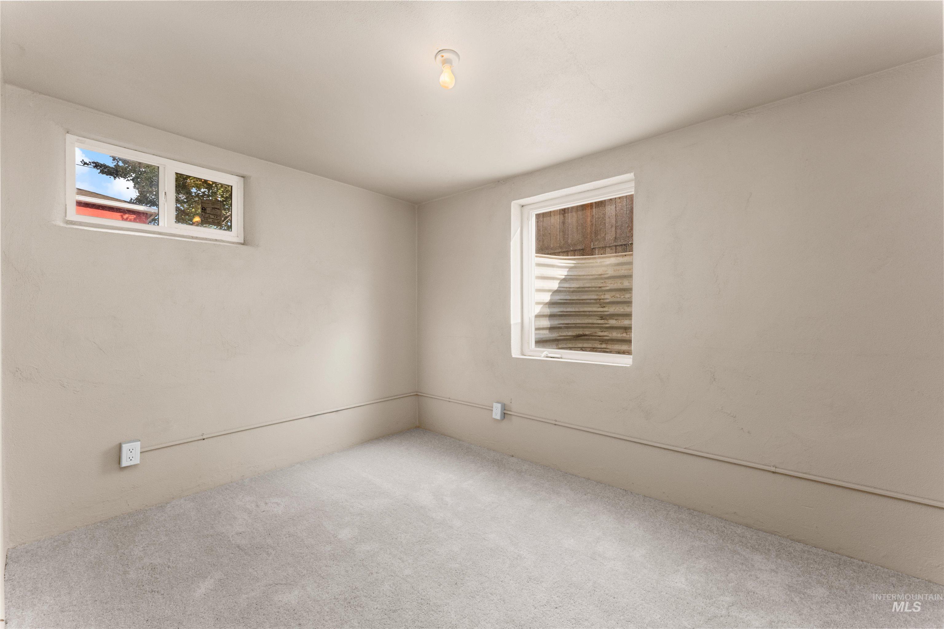 403 N 12 street, Nampa, Idaho 83651, 5 Bedrooms, 2 Bathrooms, Residential Income For Sale, Price $575,000,MLS 98999029
