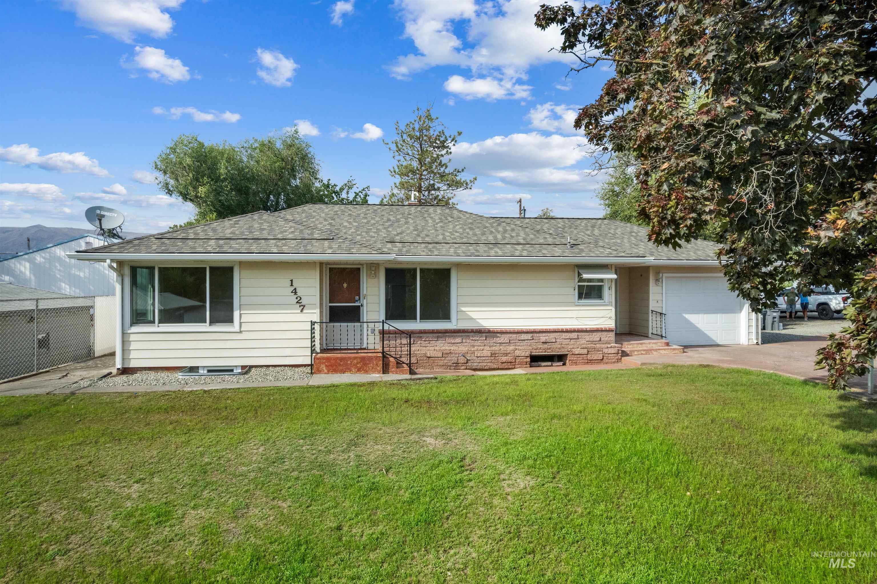 1427 18th Avenue, Lewiston, Idaho 83501, 3 Bedrooms, 2 Bathrooms, Residential For Sale, Price $359,900, 98999036