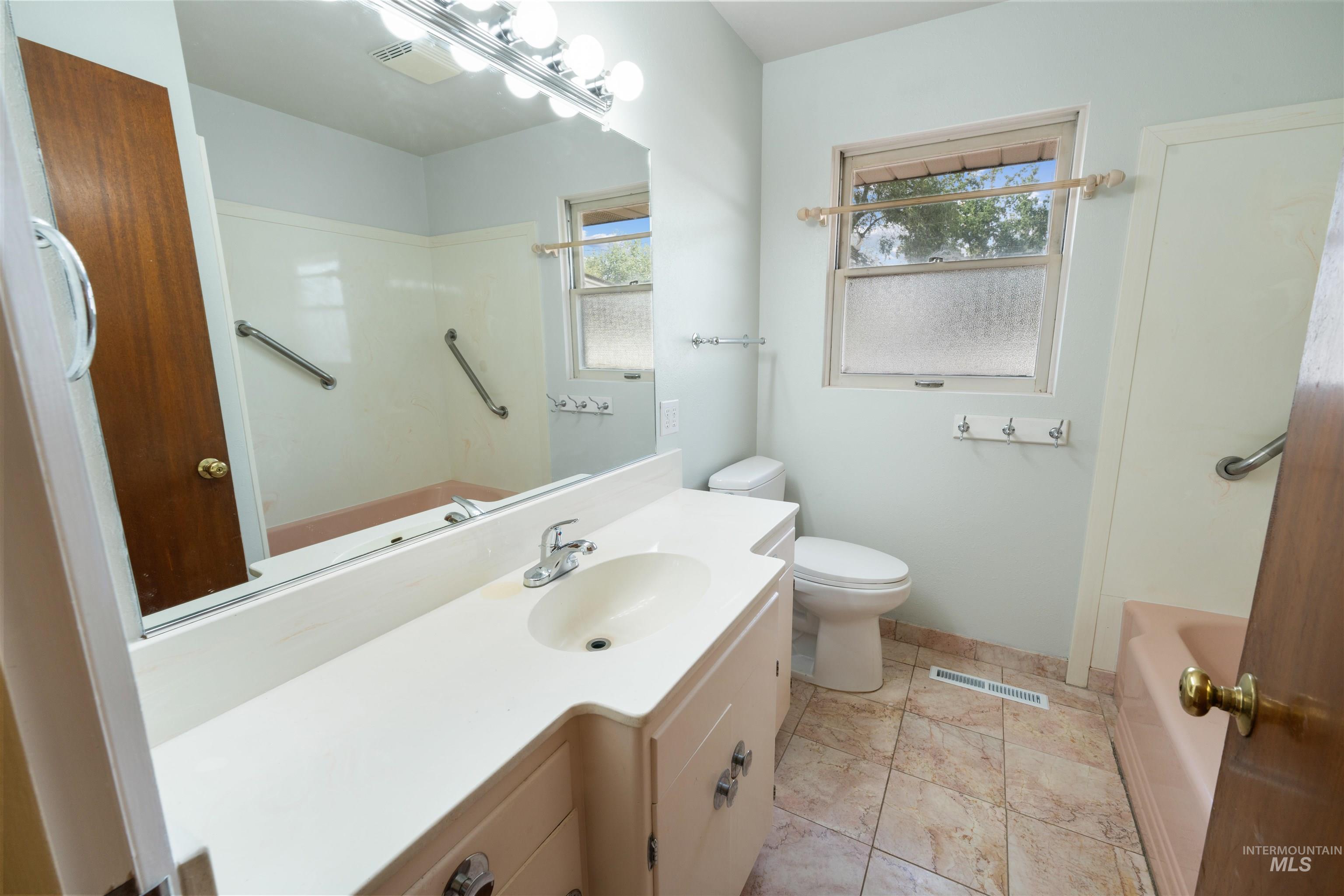 1427 18th Avenue, Lewiston, Idaho 83501, 3 Bedrooms, 2 Bathrooms, Residential For Sale, Price $359,900,MLS 98999036