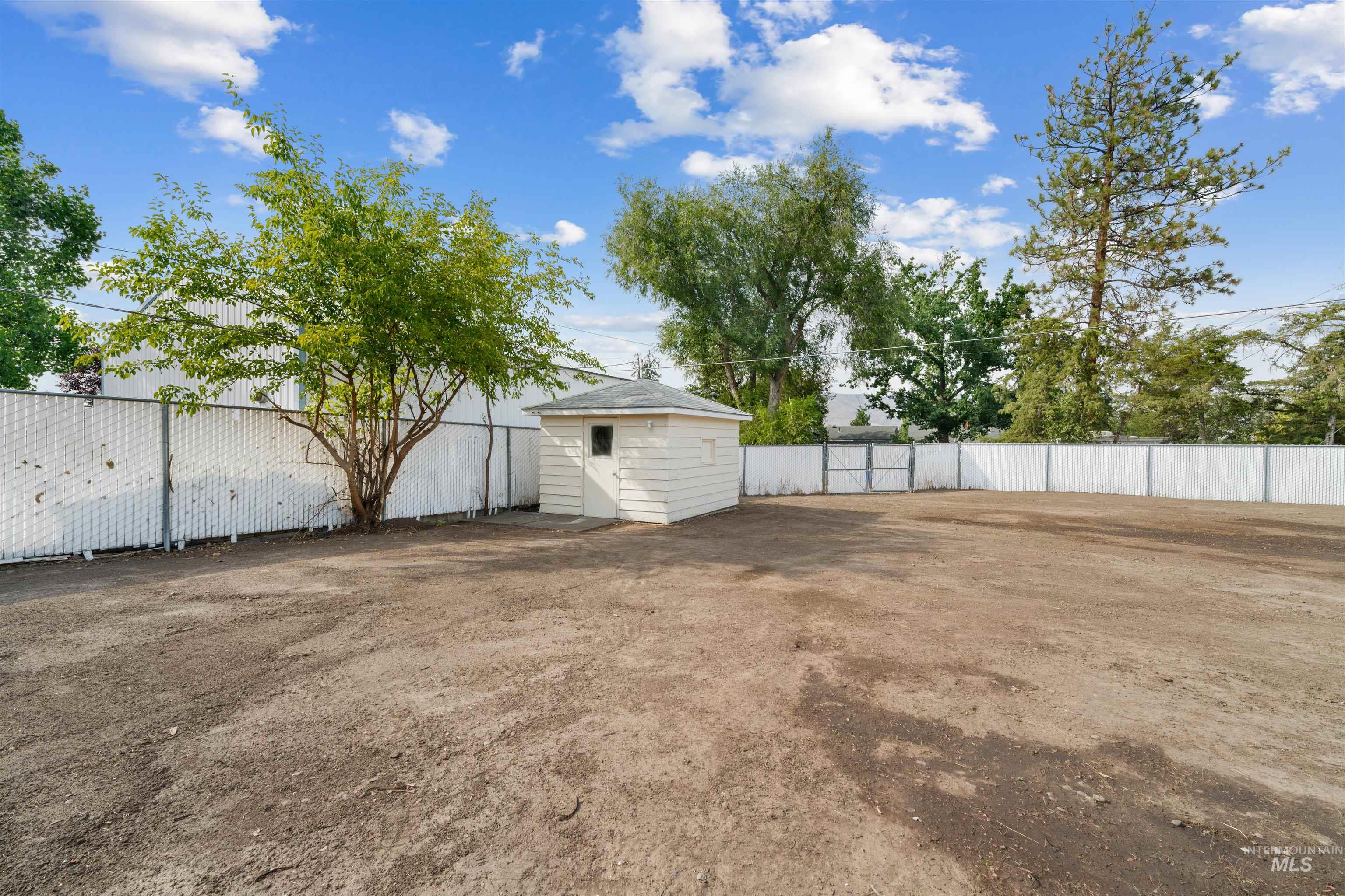 1427 18th Avenue, Lewiston, Idaho 83501, 3 Bedrooms, 2 Bathrooms, Residential For Sale, Price $359,900,MLS 98999036