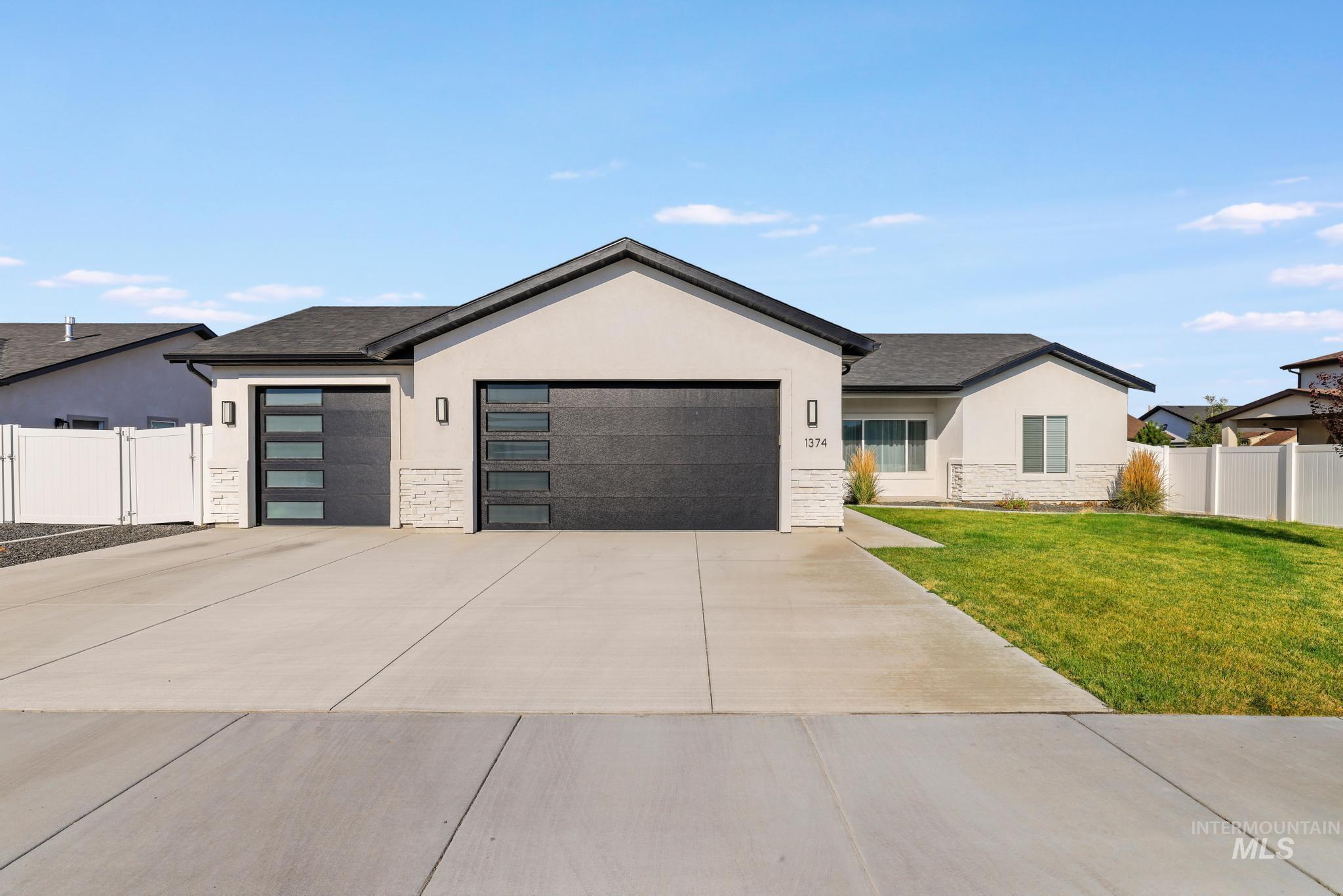 1374 Zephlyn Street, Twin Falls, Idaho 83301, 3 Bedrooms, 2 Bathrooms, Residential For Sale, Price $449,000,MLS 98999044