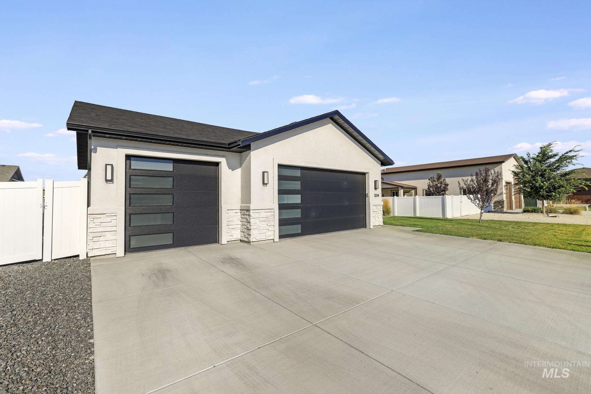 1374 Zephlyn Street, Twin Falls, Idaho 83301, 3 Bedrooms, 2 Bathrooms, Residential For Sale, Price $449,000,MLS 98999044