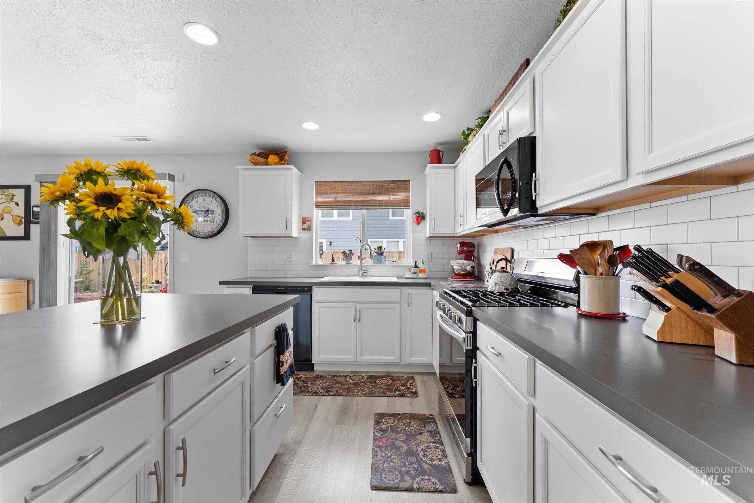 1755 SW Miner, Mountain Home, Idaho 83647, 4 Bedrooms, 2.5 Bathrooms, Residential For Sale, Price $519,000,MLS 98999045