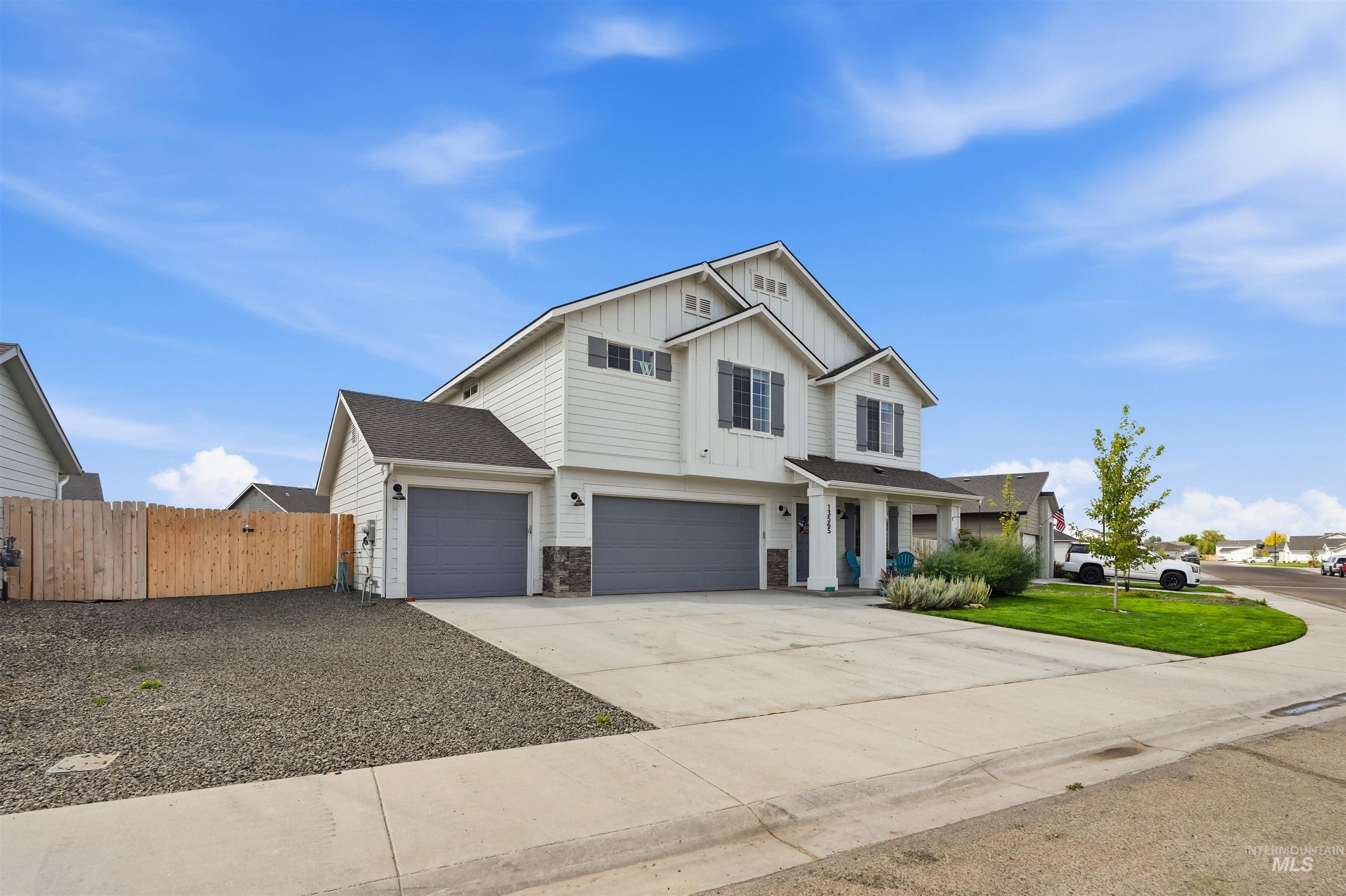 13565 Nisene Dr, Caldwell, Idaho 83607, 4 Bedrooms, 2.5 Bathrooms, Residential For Sale, Price $465,000,MLS 98999051