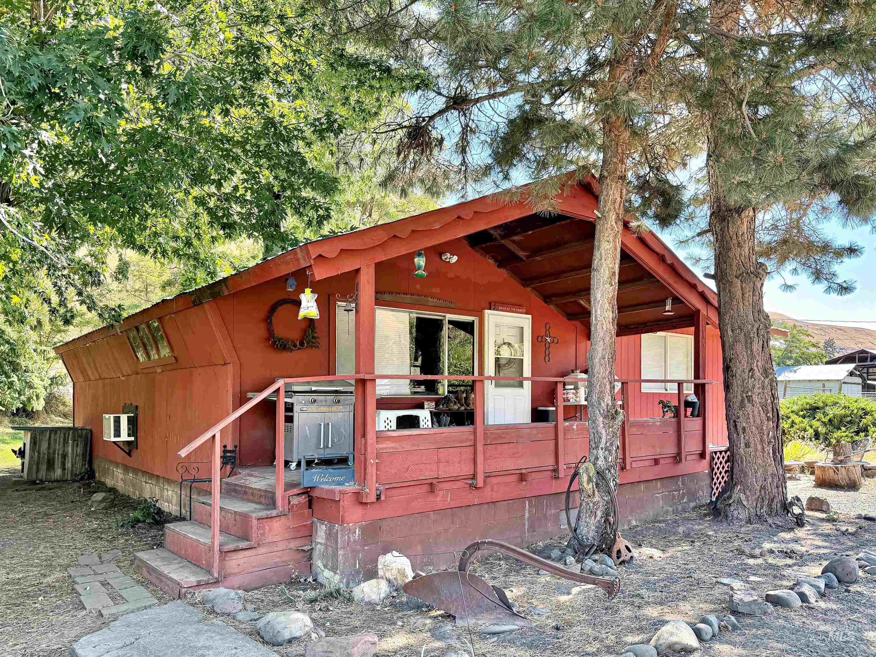 1920 Tucannon Road, Pomeroy, Washington 99347, 3 Bedrooms, 1.5 Bathrooms, Residential For Sale, Price $285,000,MLS 98999053
