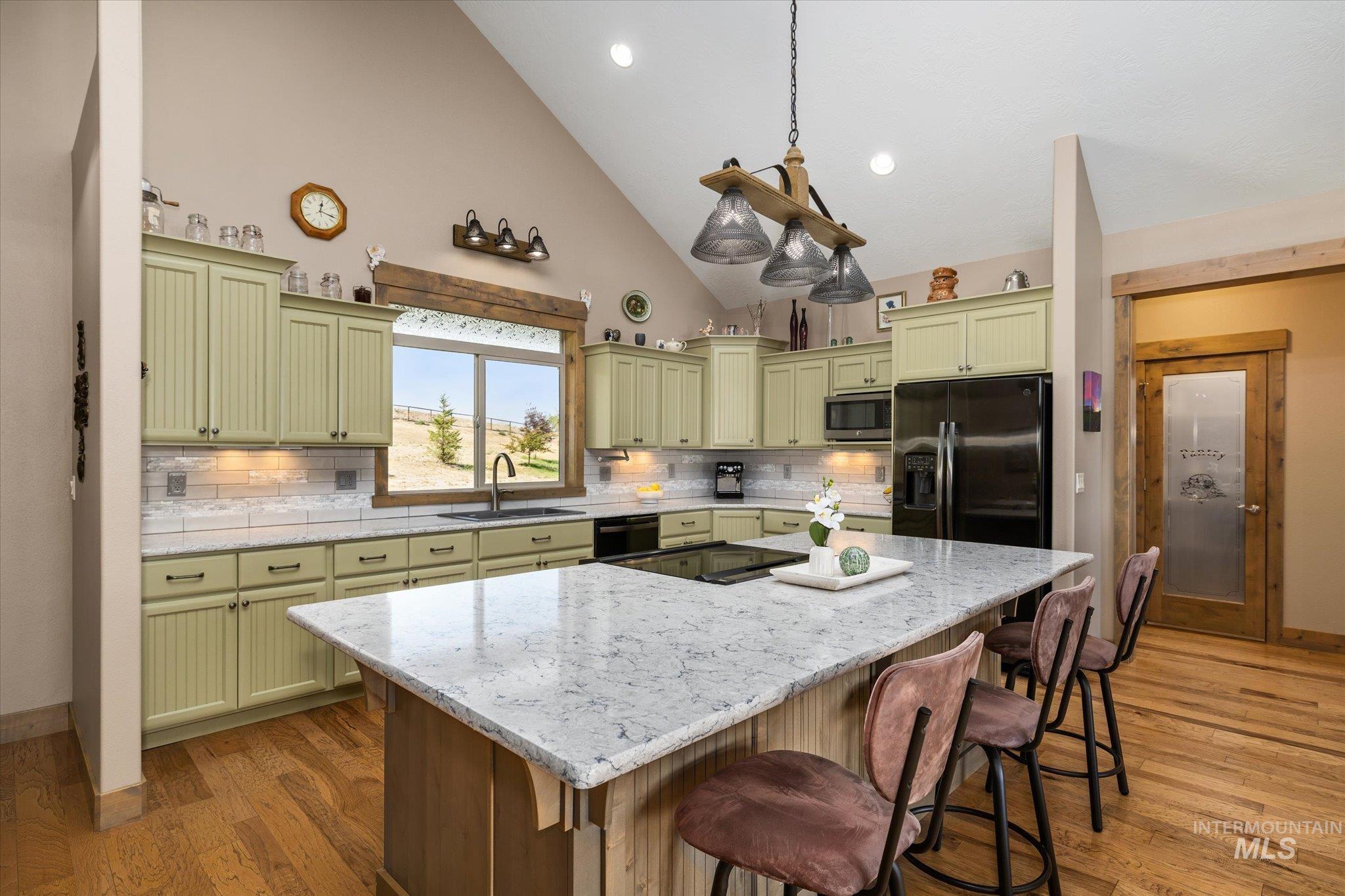 3902 Vista Ridge Ln, New Plymouth, Idaho 83655, 3 Bedrooms, 2 Bathrooms, Residential For Sale, Price $875,000,MLS 98999054