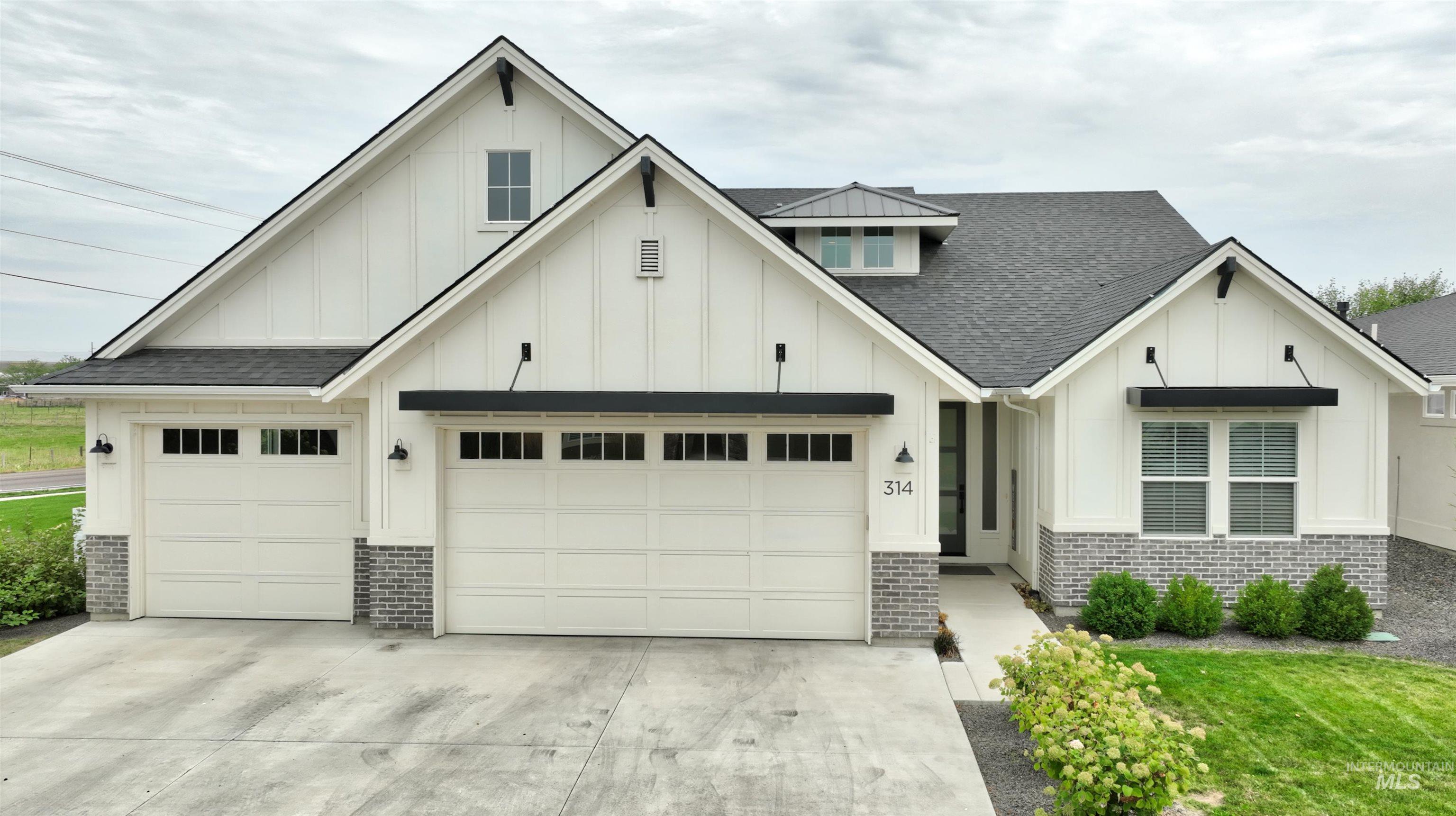 314 S Hamlin Lane, Eagle, Idaho 83616, 3 Bedrooms, 3 Bathrooms, Residential For Sale, Price $975,000,MLS 98999056