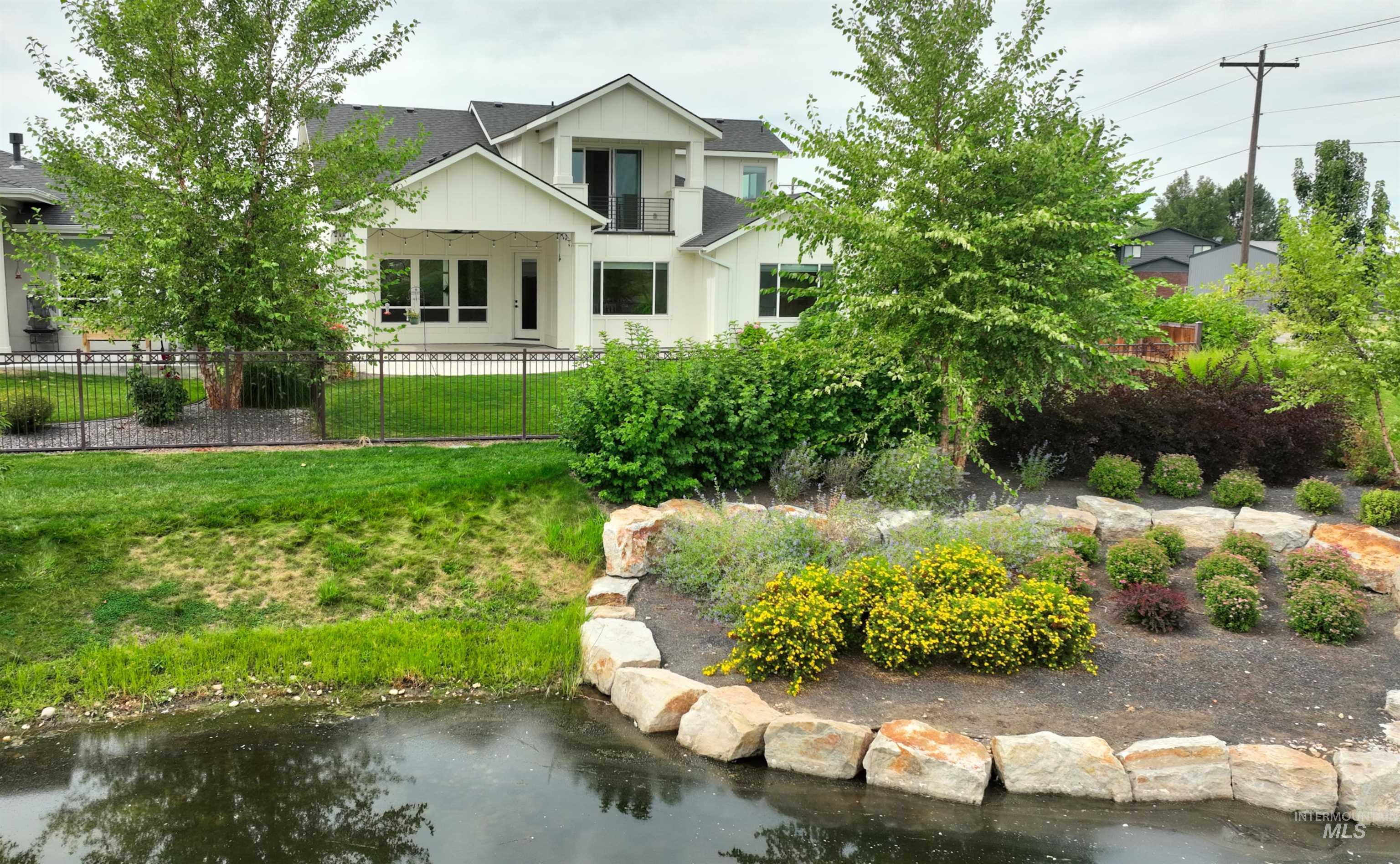 314 S Hamlin Lane, Eagle, Idaho 83616, 3 Bedrooms, 3 Bathrooms, Residential For Sale, Price $975,000,MLS 98999056