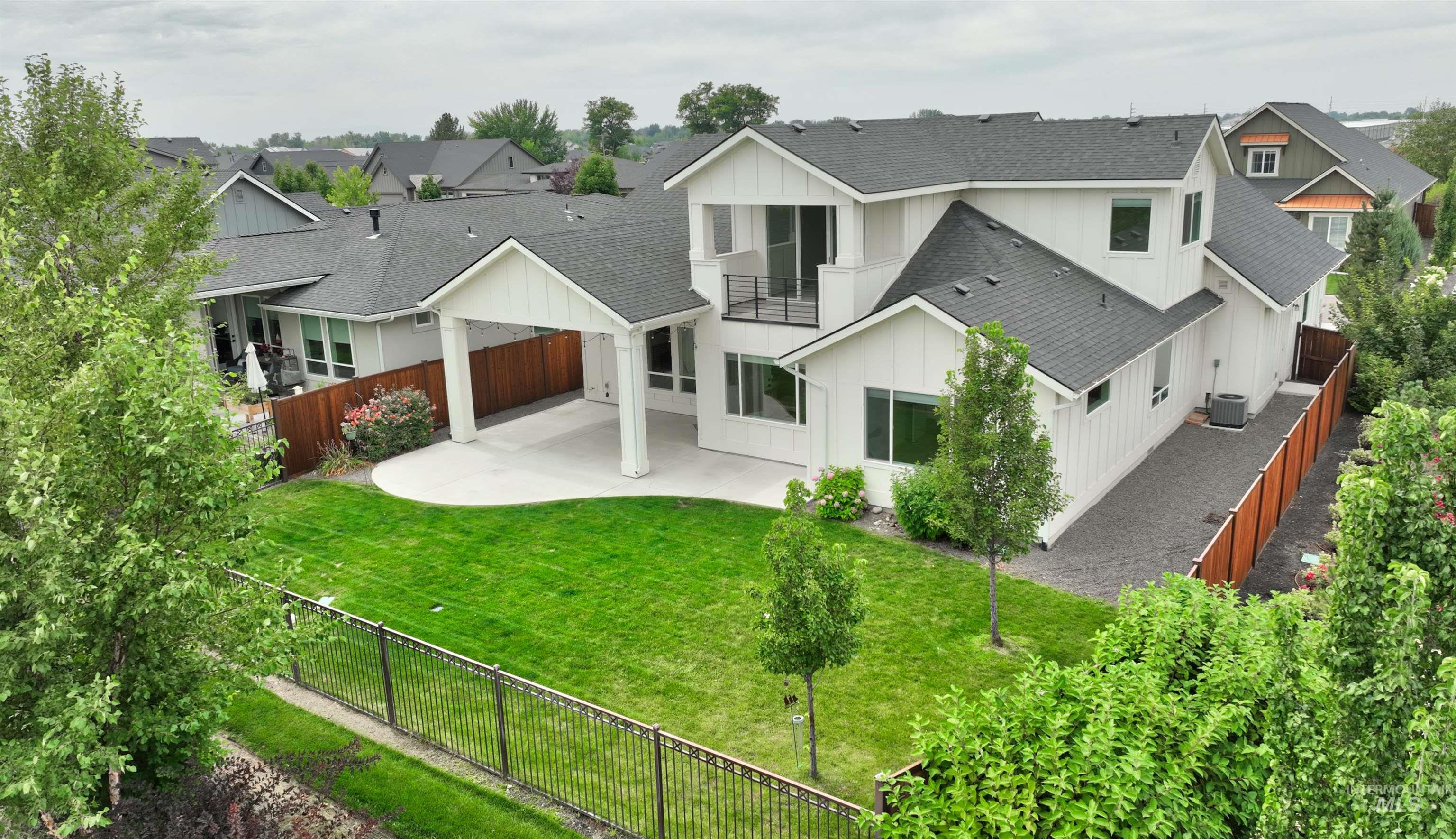 314 S Hamlin Lane, Eagle, Idaho 83616, 3 Bedrooms, 3 Bathrooms, Residential For Sale, Price $975,000,MLS 98999056